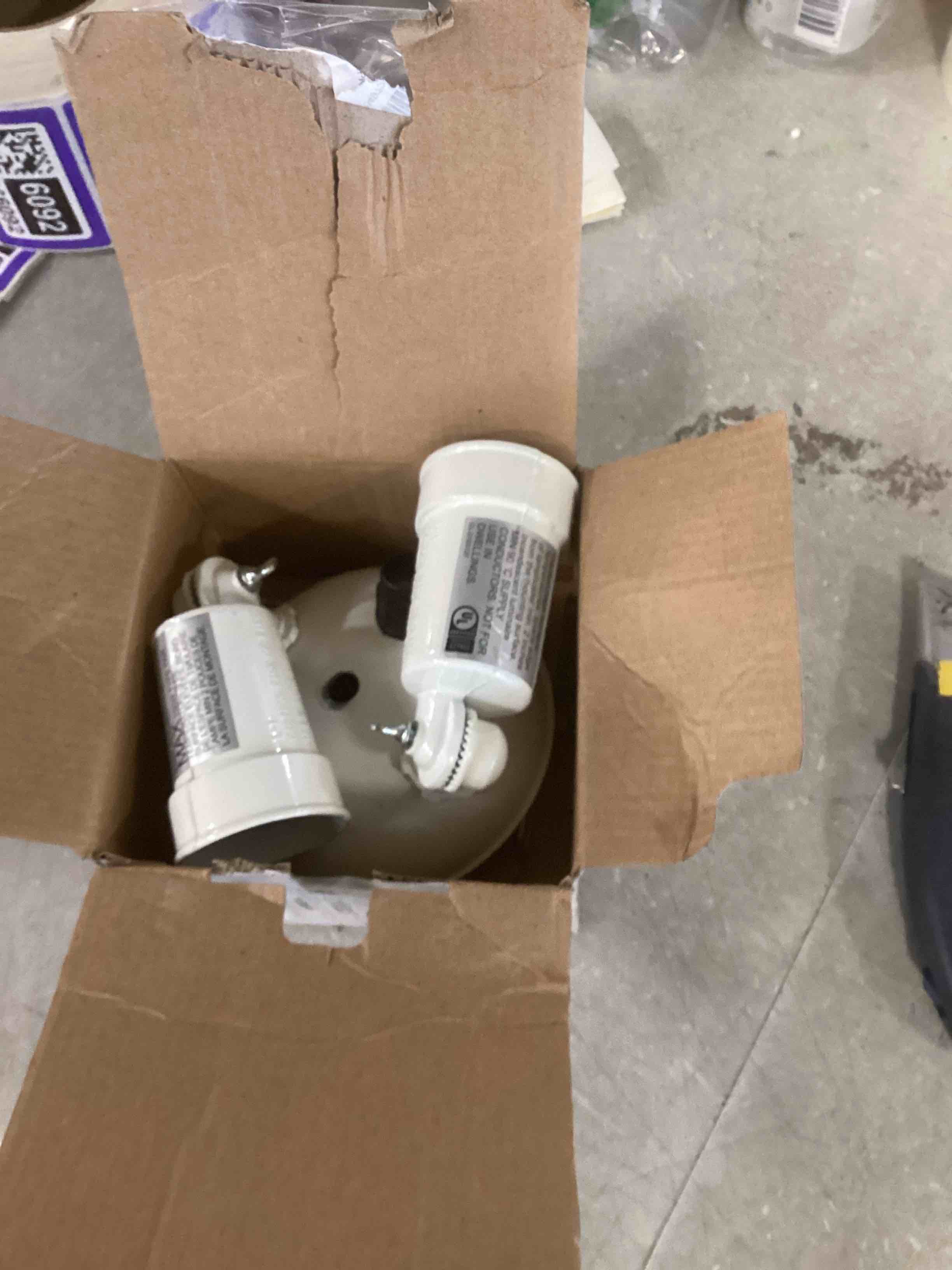 https://s3.amazonaws.com/lotting-images-prod/bidfta/PPE2066068_1740490977004.jpeg