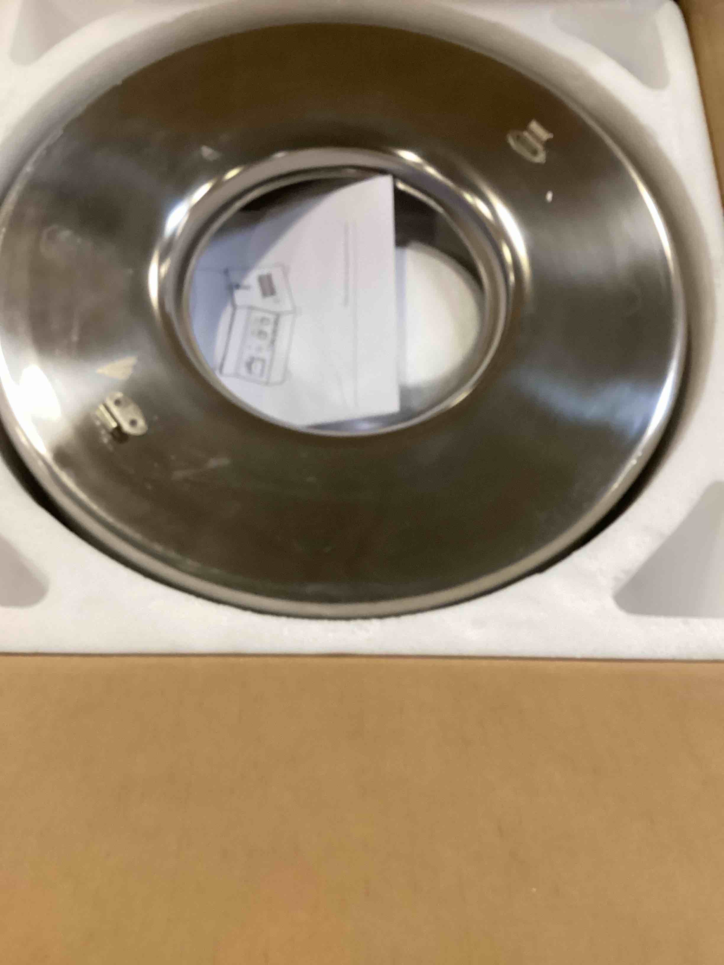 https://s3.amazonaws.com/lotting-images-prod/bidfta/PPE2066370_1740594047114.jpeg