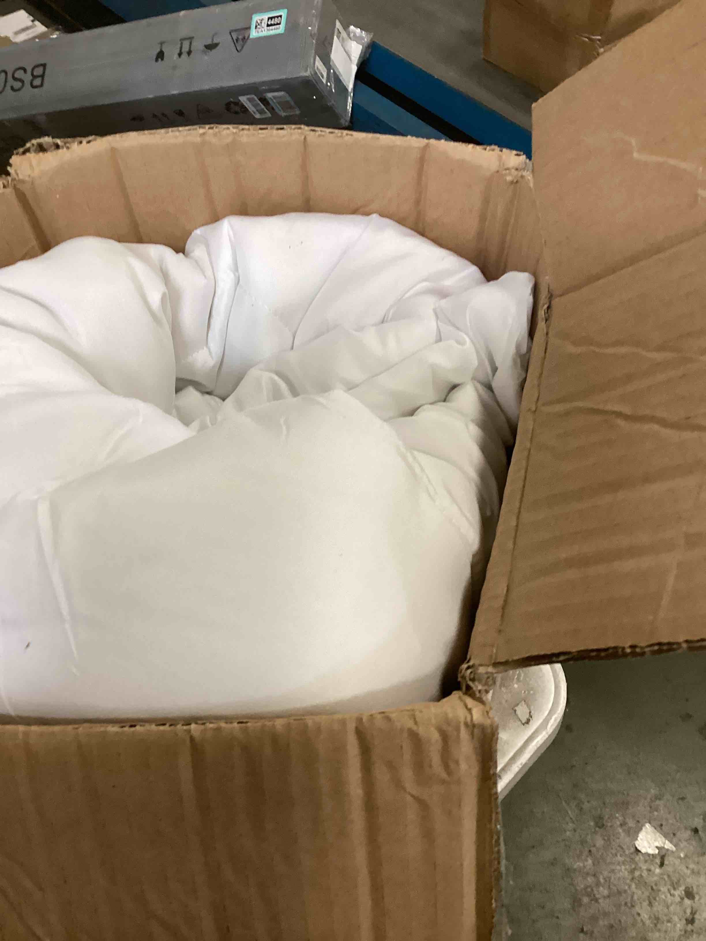 https://s3.amazonaws.com/lotting-images-prod/bidfta/PPE2066681_1740675122553.jpeg