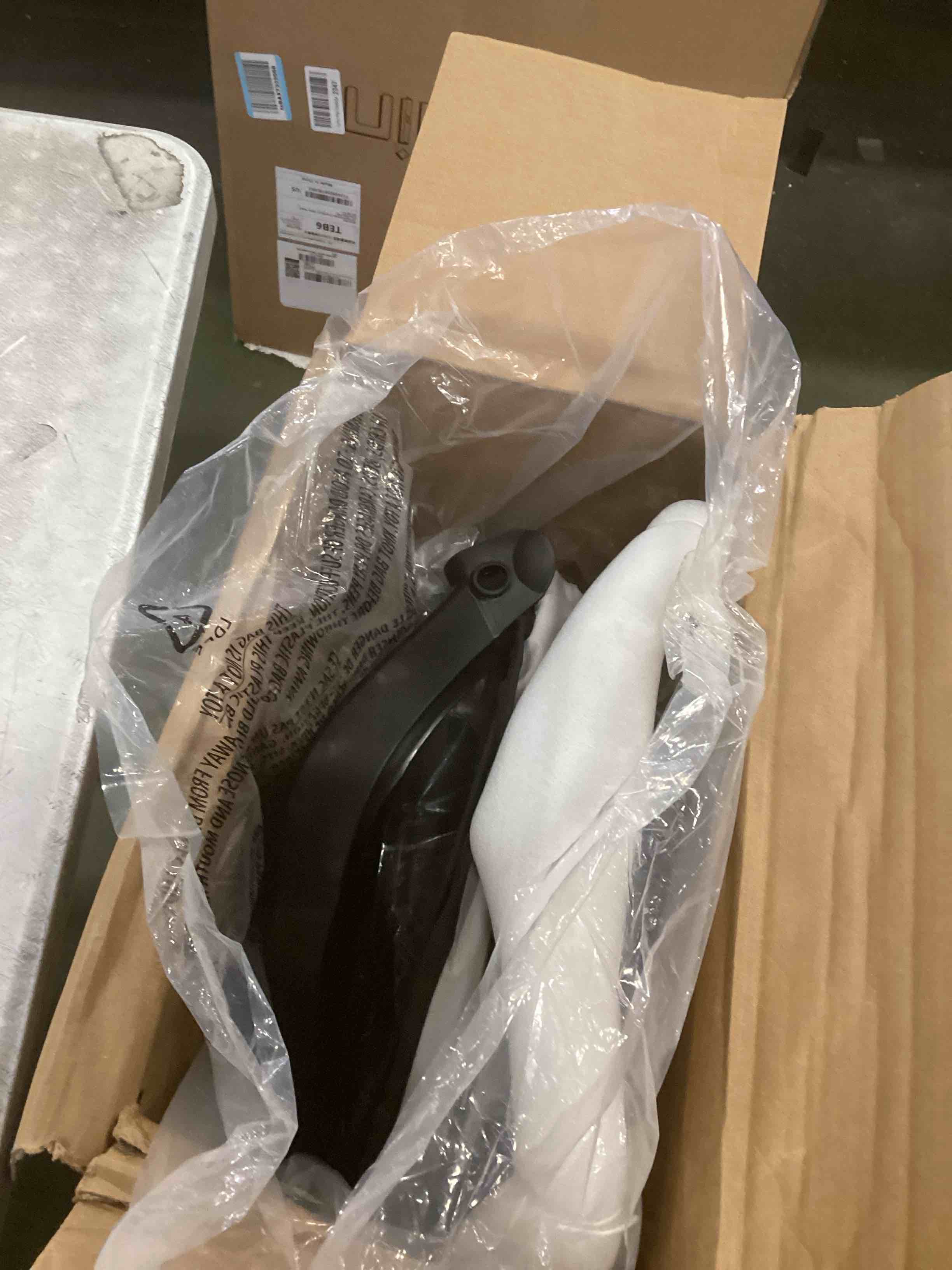 https://s3.amazonaws.com/lotting-images-prod/bidfta/PPE2067375_1741033214740.jpeg
