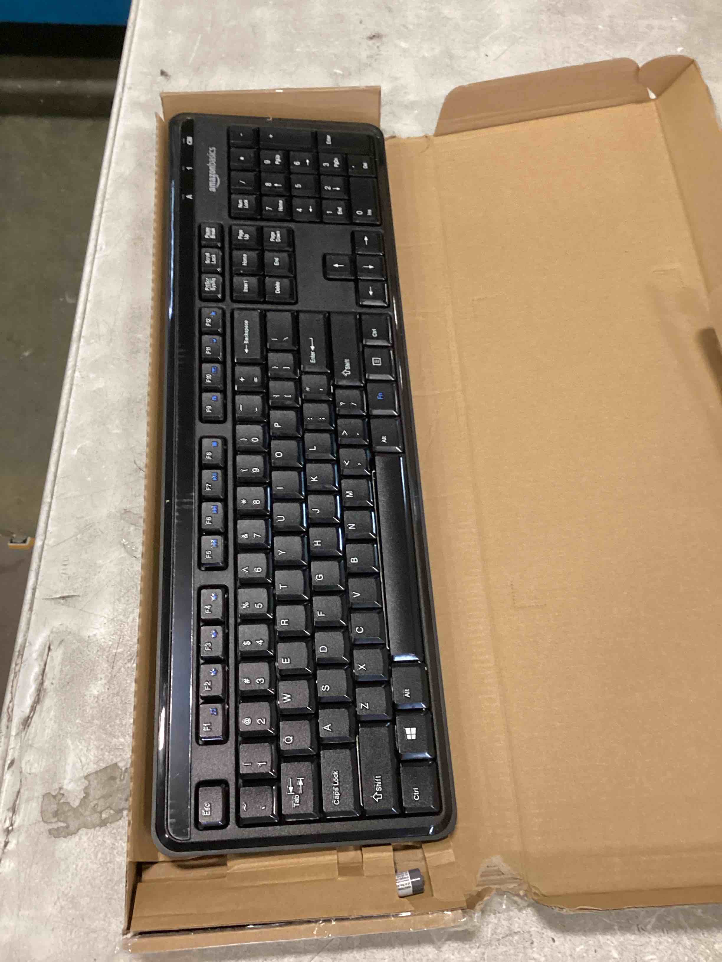 https://s3.amazonaws.com/lotting-images-prod/bidfta/PPE2068056_1738860071671.jpeg