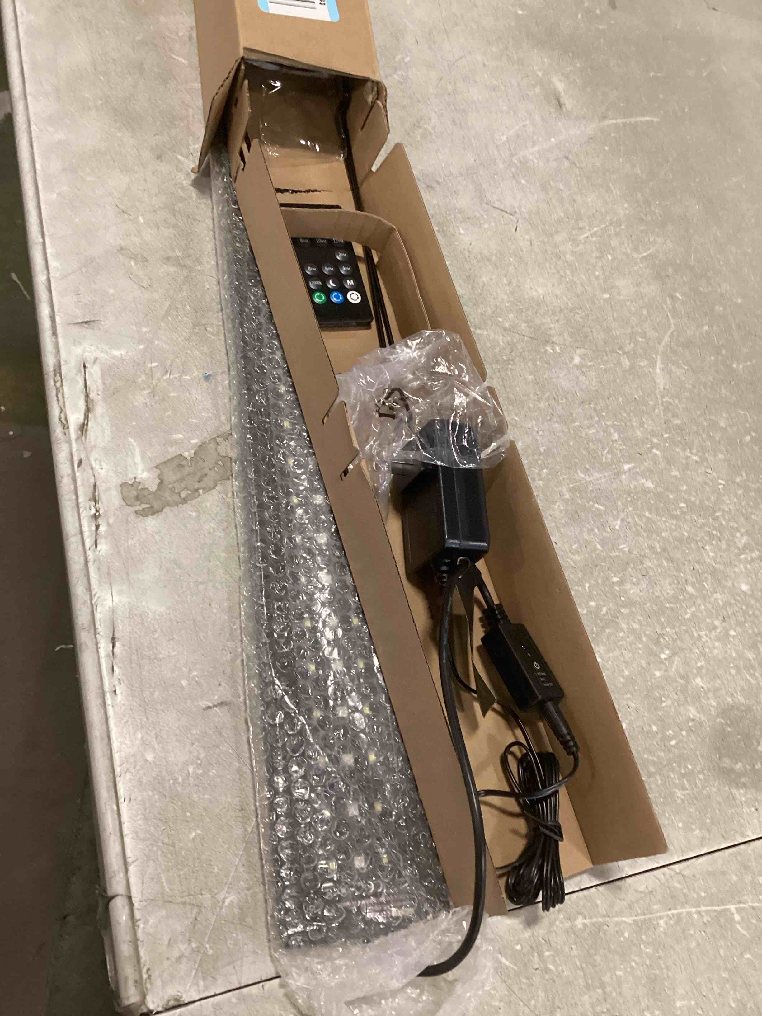 https://s3.amazonaws.com/lotting-images-prod/bidfta/PPE2068129_1738871666019.jpeg
