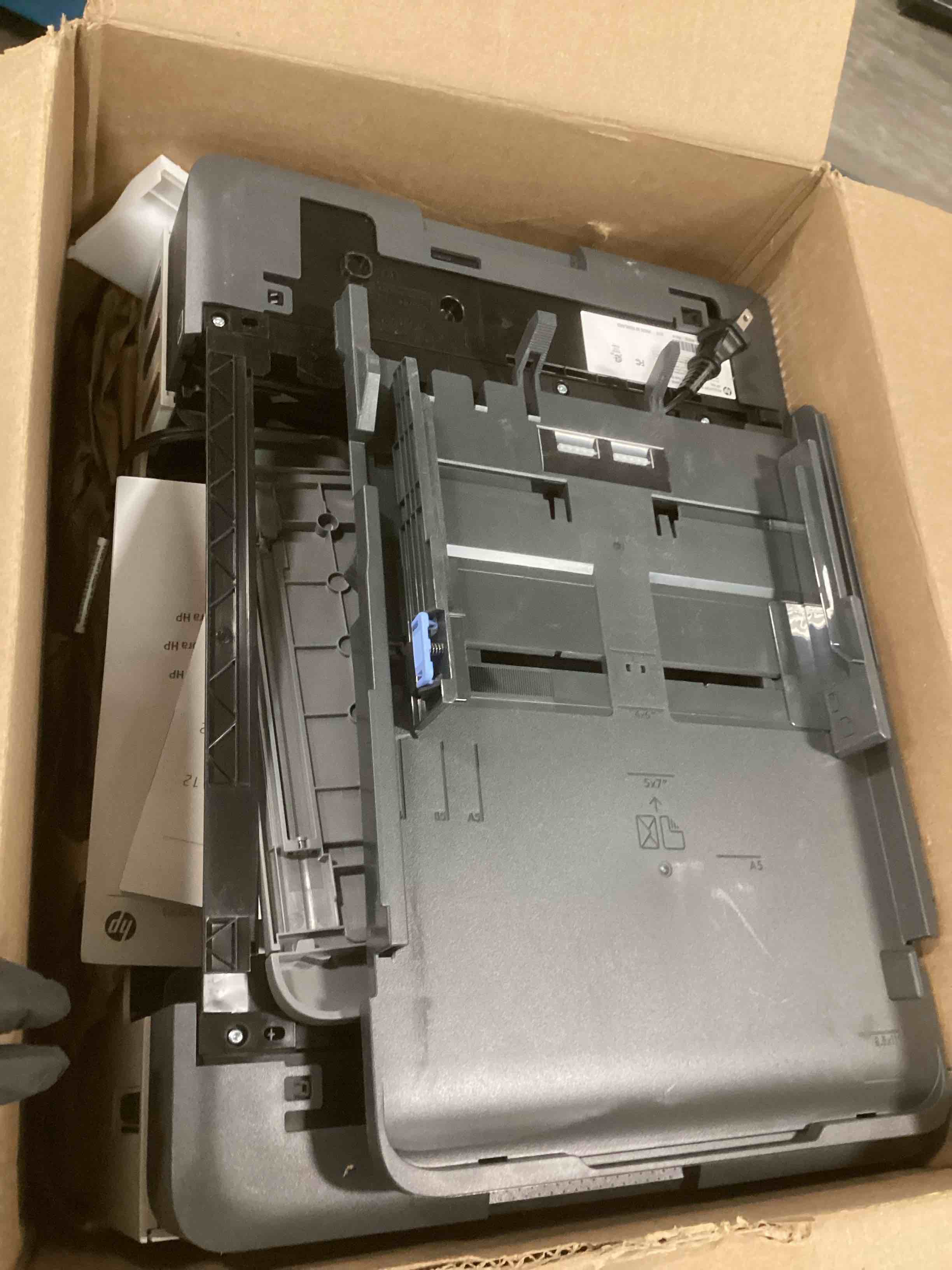 https://s3.amazonaws.com/lotting-images-prod/bidfta/PPE2069488_1740146859809.jpeg