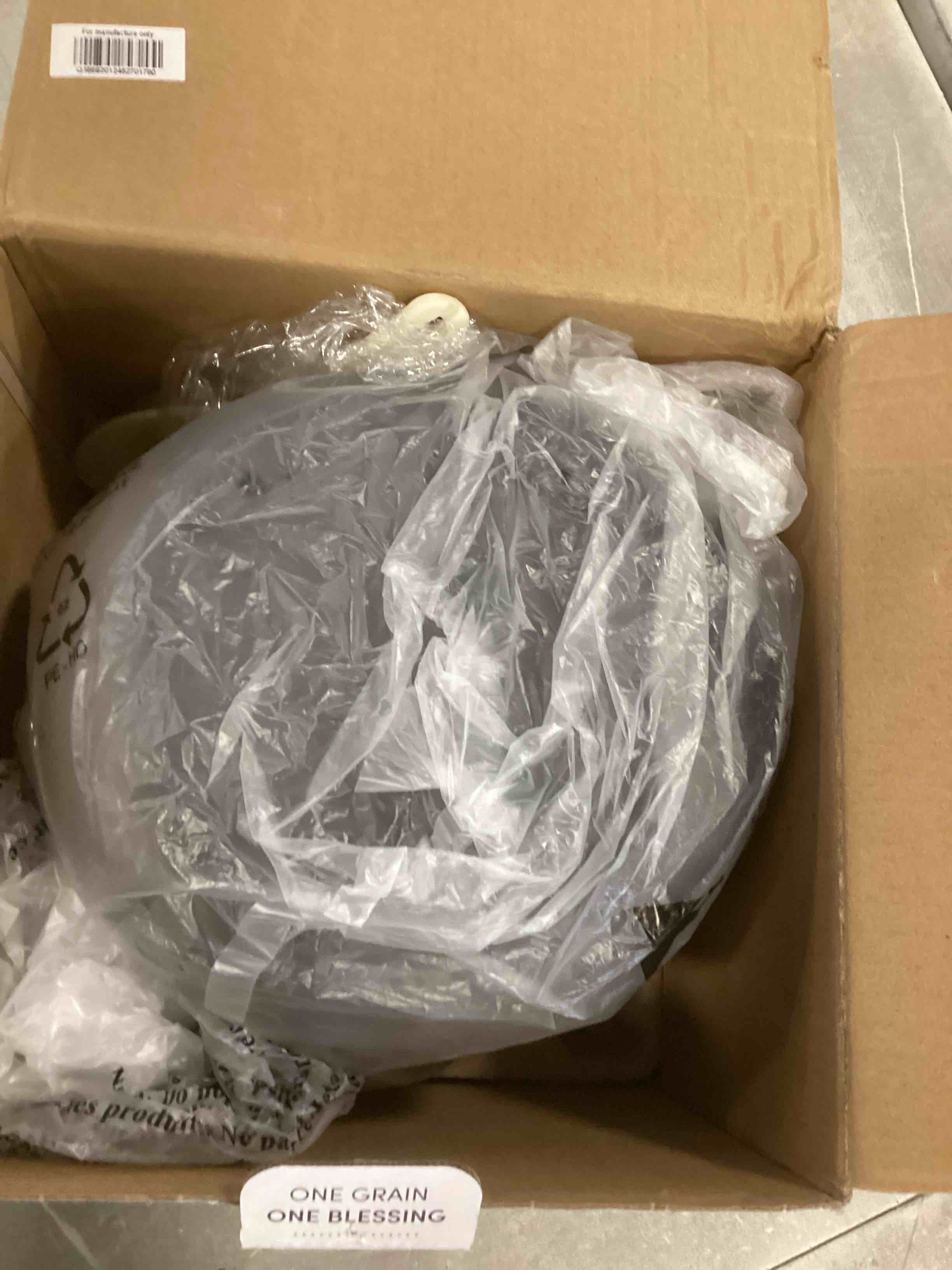 https://s3.amazonaws.com/lotting-images-prod/bidfta/PPE2069618_1740164497699.jpeg