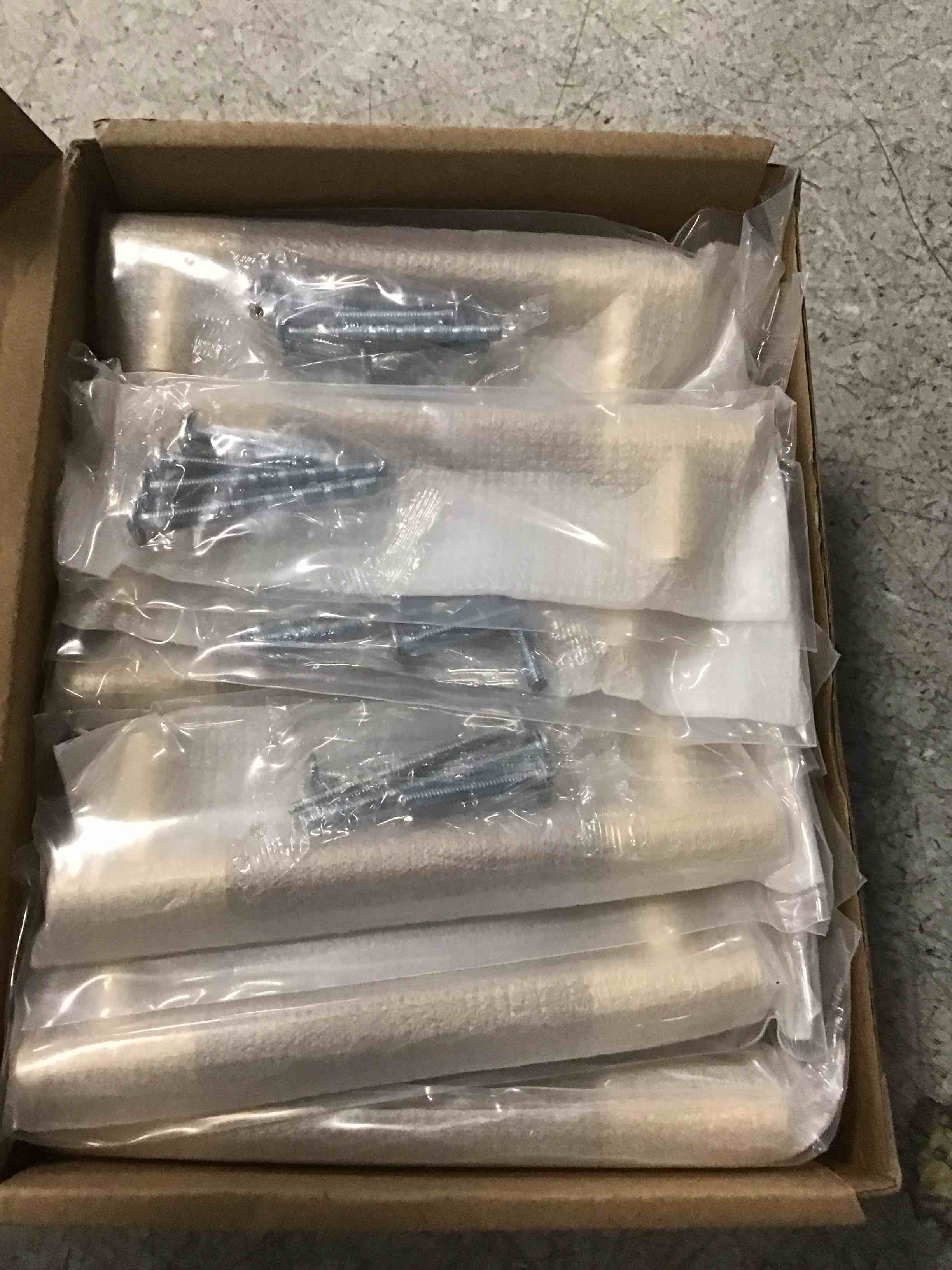 https://s3.amazonaws.com/lotting-images-prod/bidfta/PPE2073360_1740423230391.jpeg