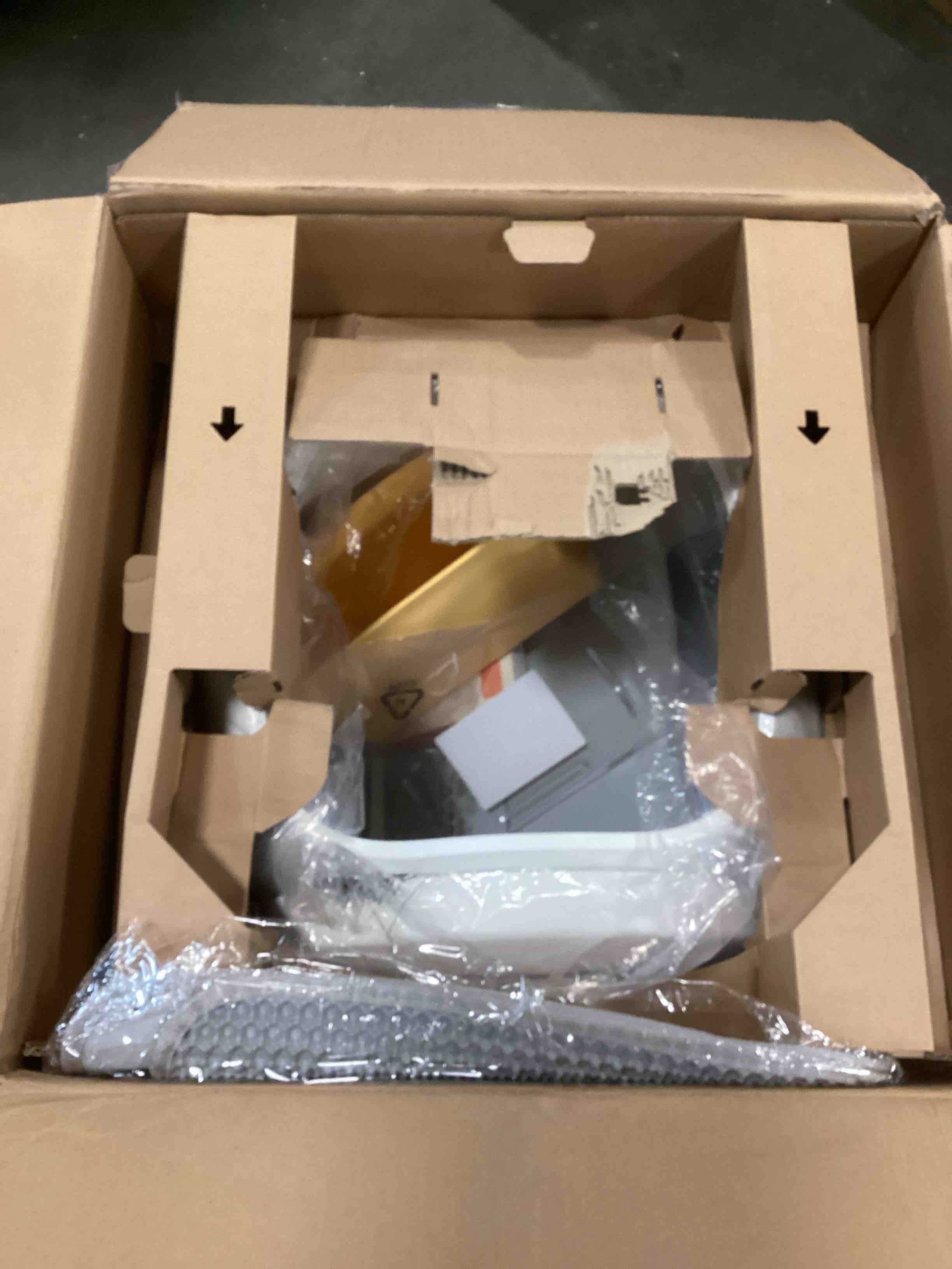 https://s3.amazonaws.com/lotting-images-prod/bidfta/PPE2074260_1740494237756.jpeg