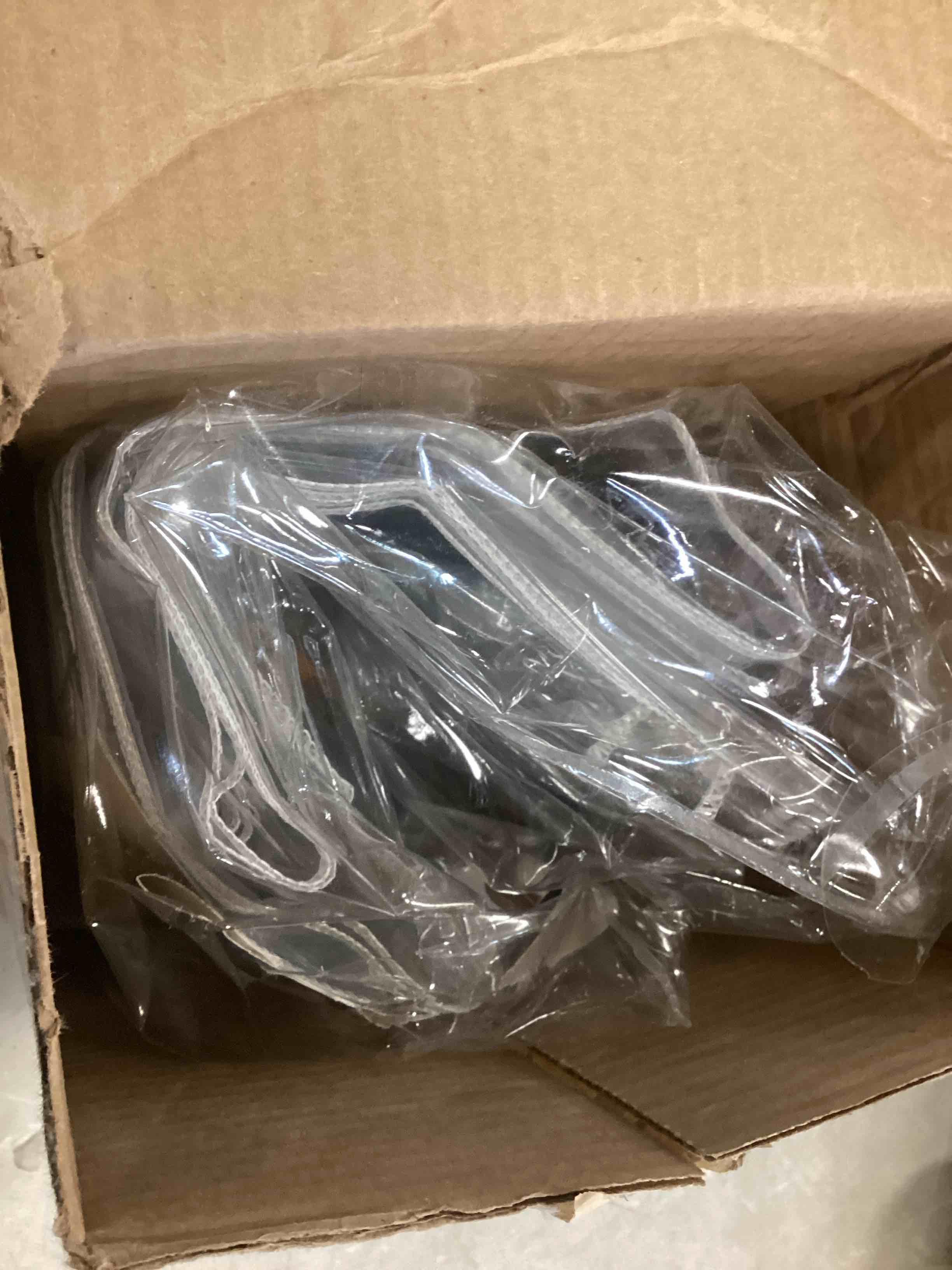 https://s3.amazonaws.com/lotting-images-prod/bidfta/PPE2074553_1740590425177.jpeg