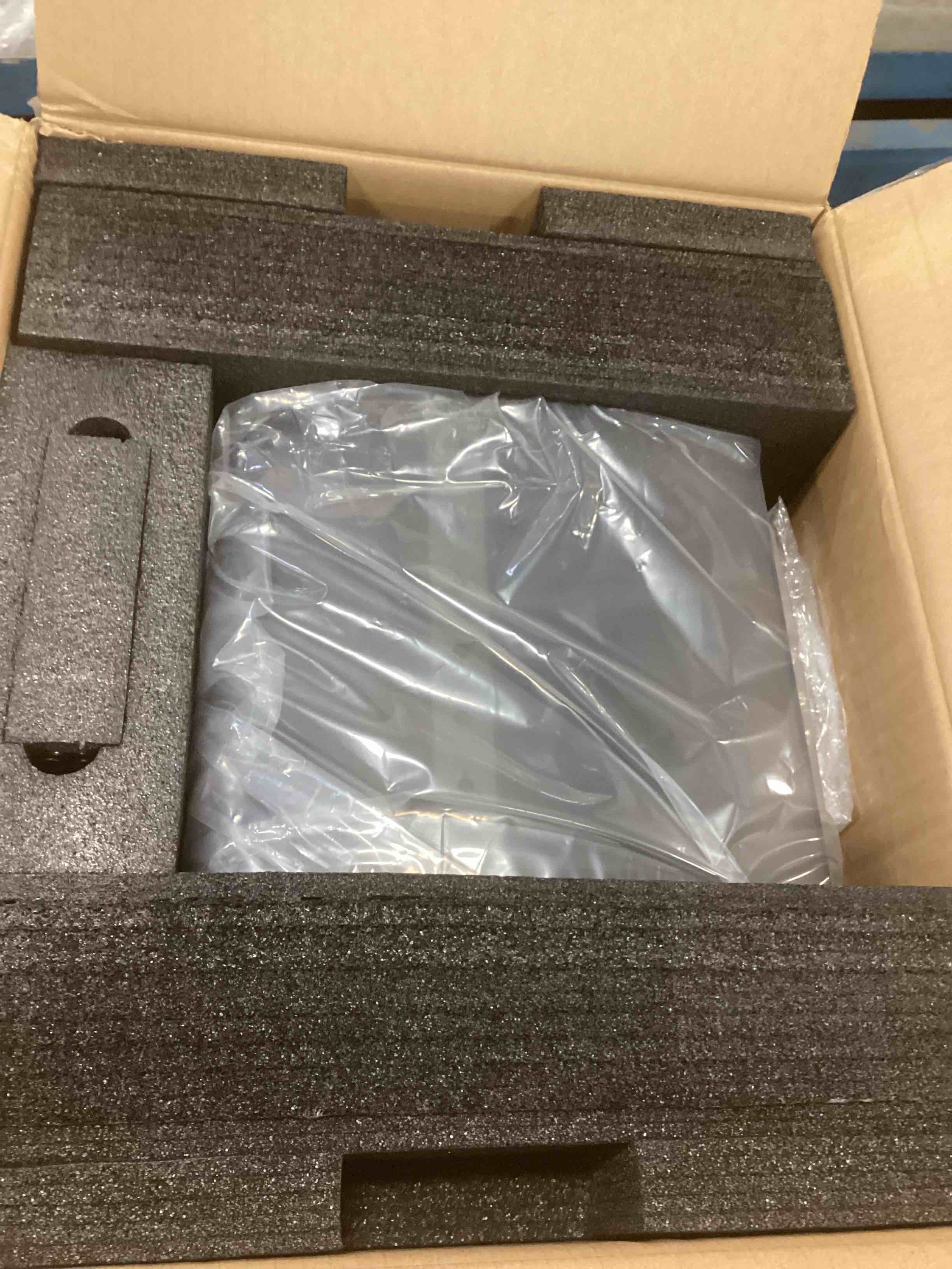 https://s3.amazonaws.com/lotting-images-prod/bidfta/PPE2076156_1741294006509.jpeg