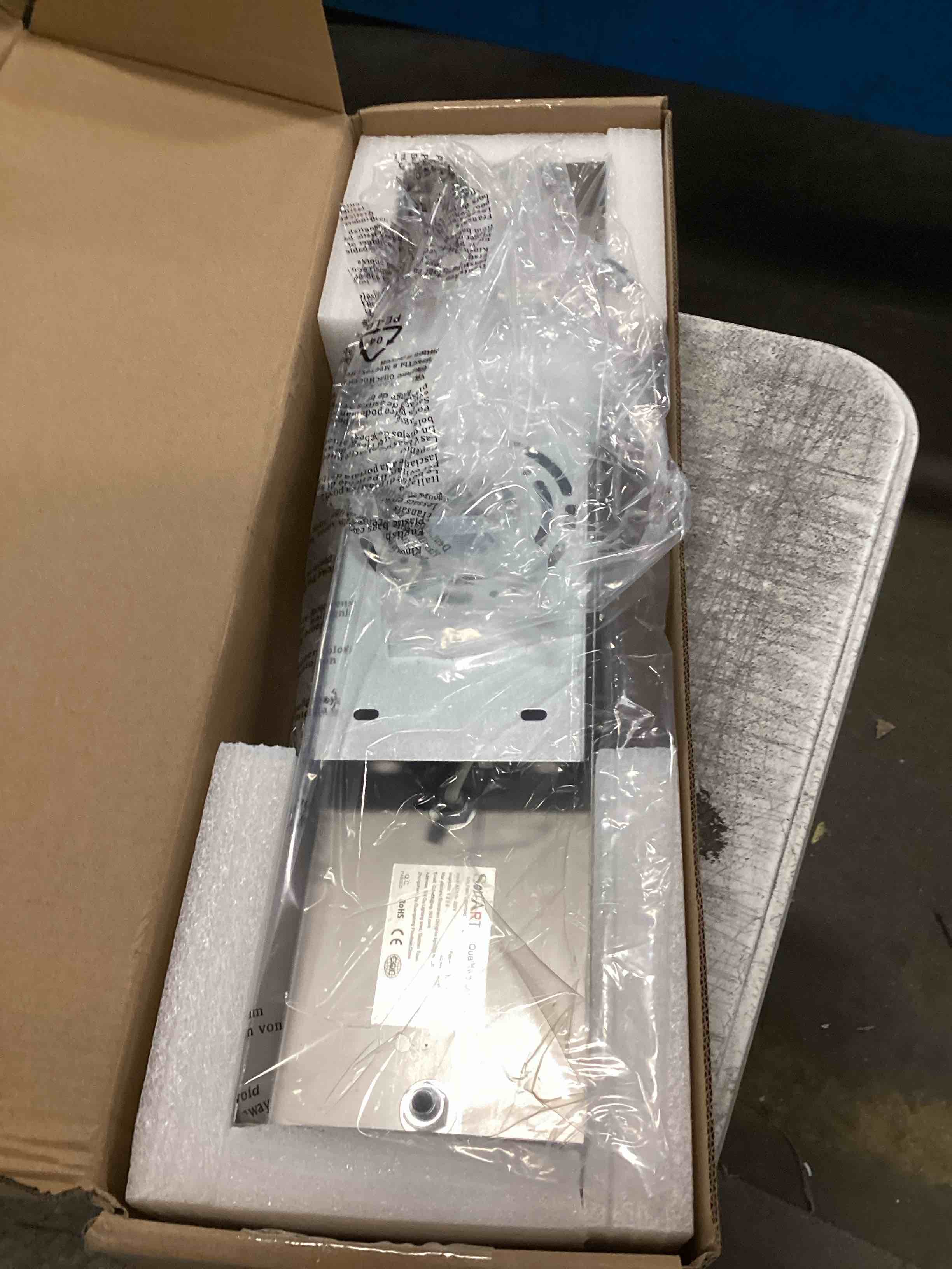 https://s3.amazonaws.com/lotting-images-prod/bidfta/PPE2076630_1741616809222.jpeg