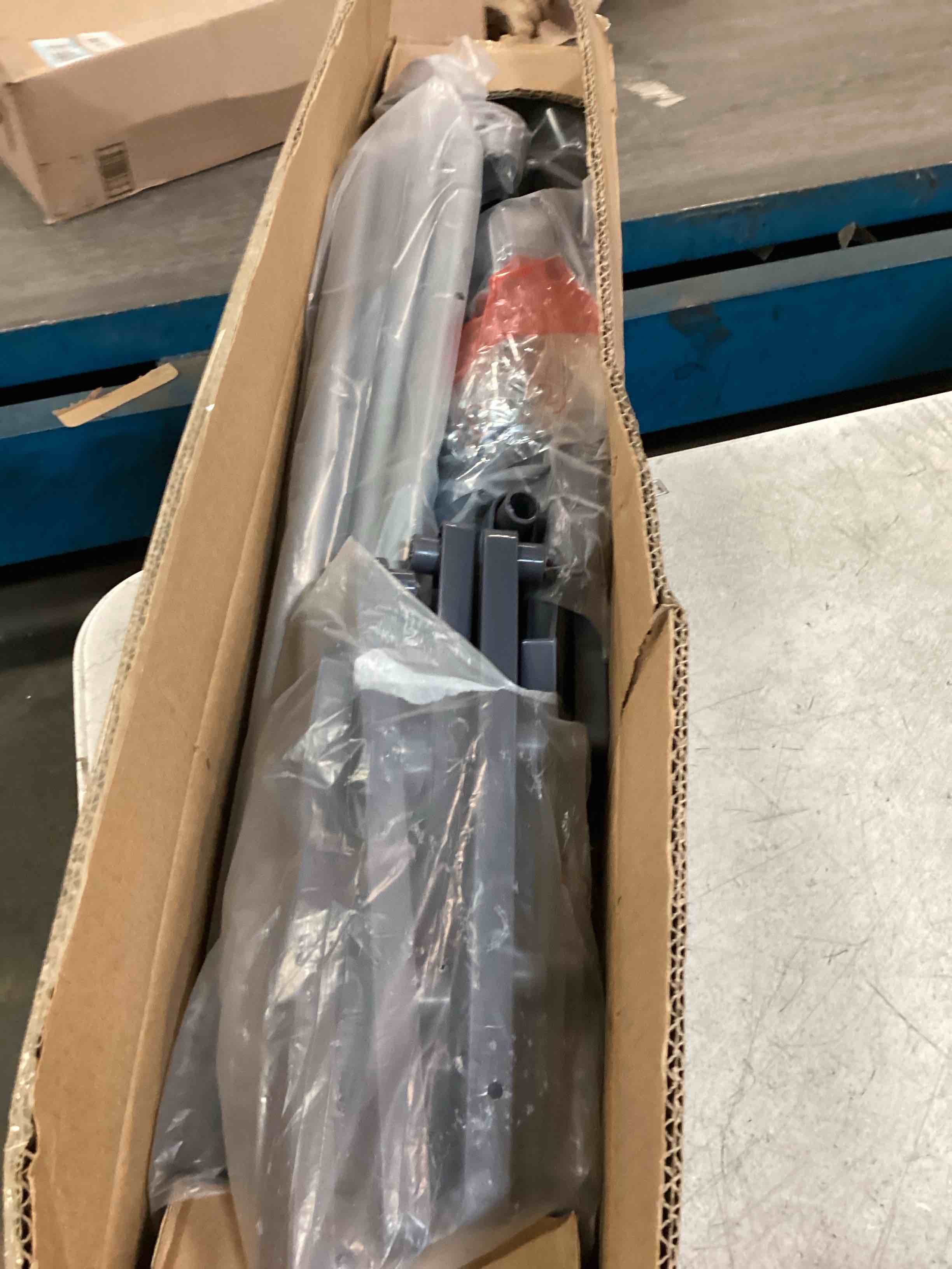 https://s3.amazonaws.com/lotting-images-prod/bidfta/PPE2076816_1741698195799.jpeg