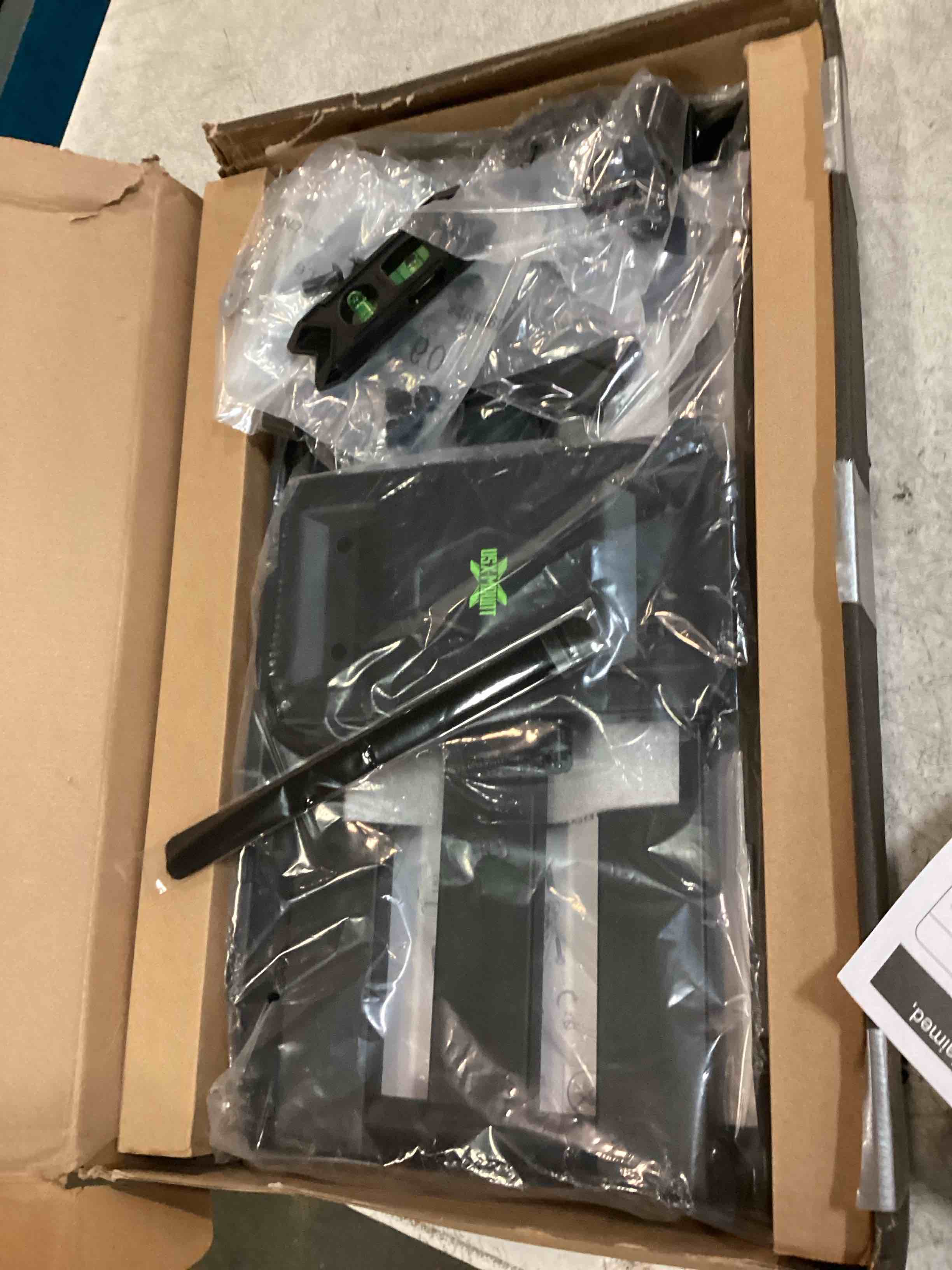 https://s3.amazonaws.com/lotting-images-prod/bidfta/PPE2076975_1741723493851.jpeg
