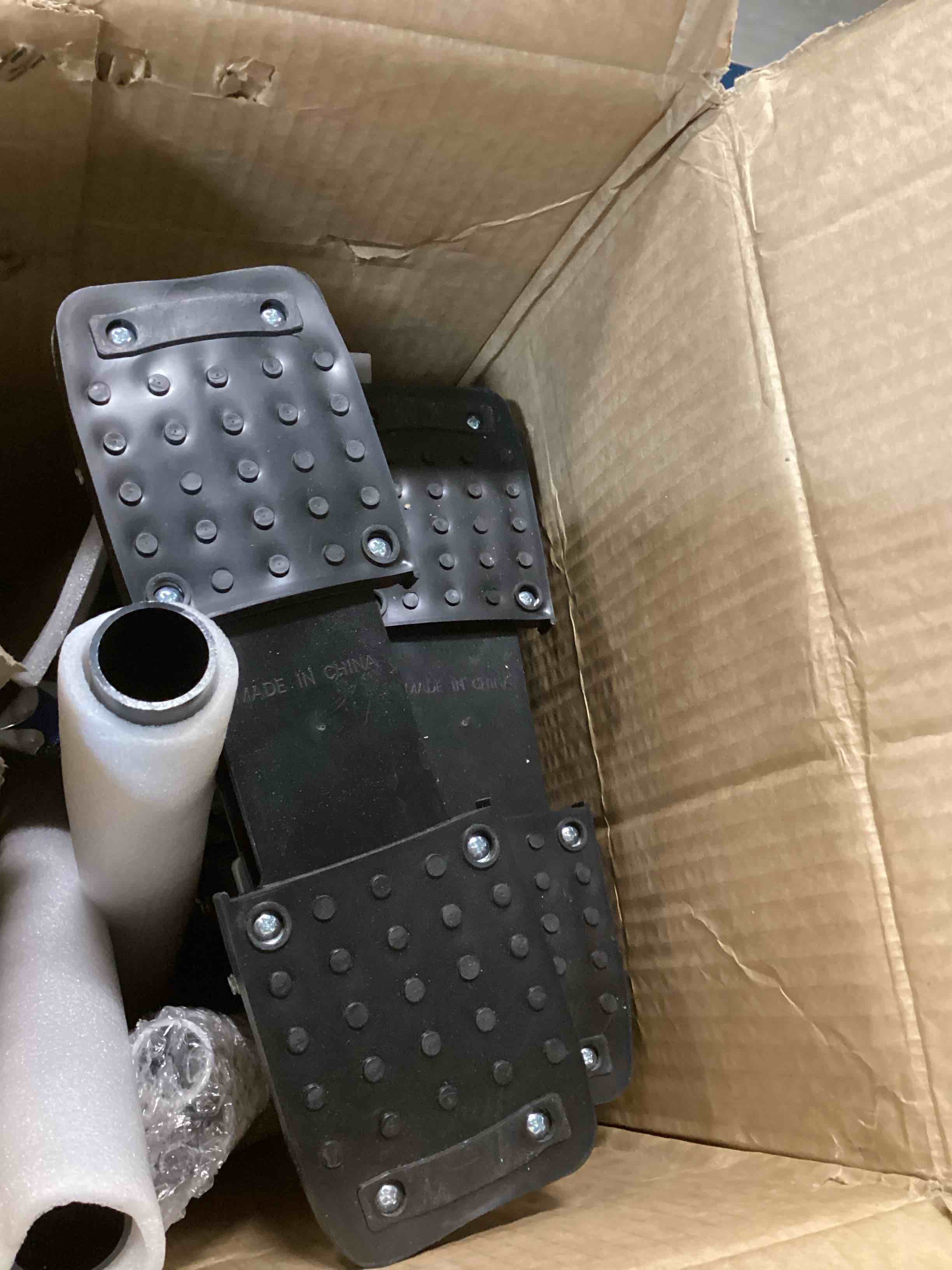 https://s3.amazonaws.com/lotting-images-prod/bidfta/PPE2077321_1738770956628.jpeg
