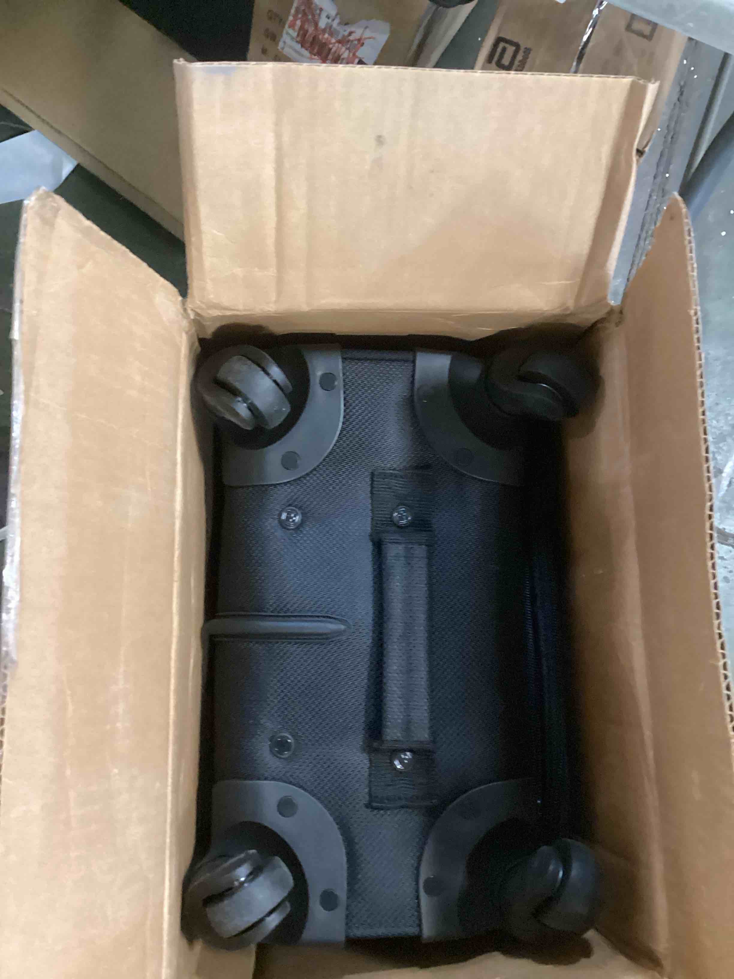 https://s3.amazonaws.com/lotting-images-prod/bidfta/PPE2077652_1738867585377.jpeg