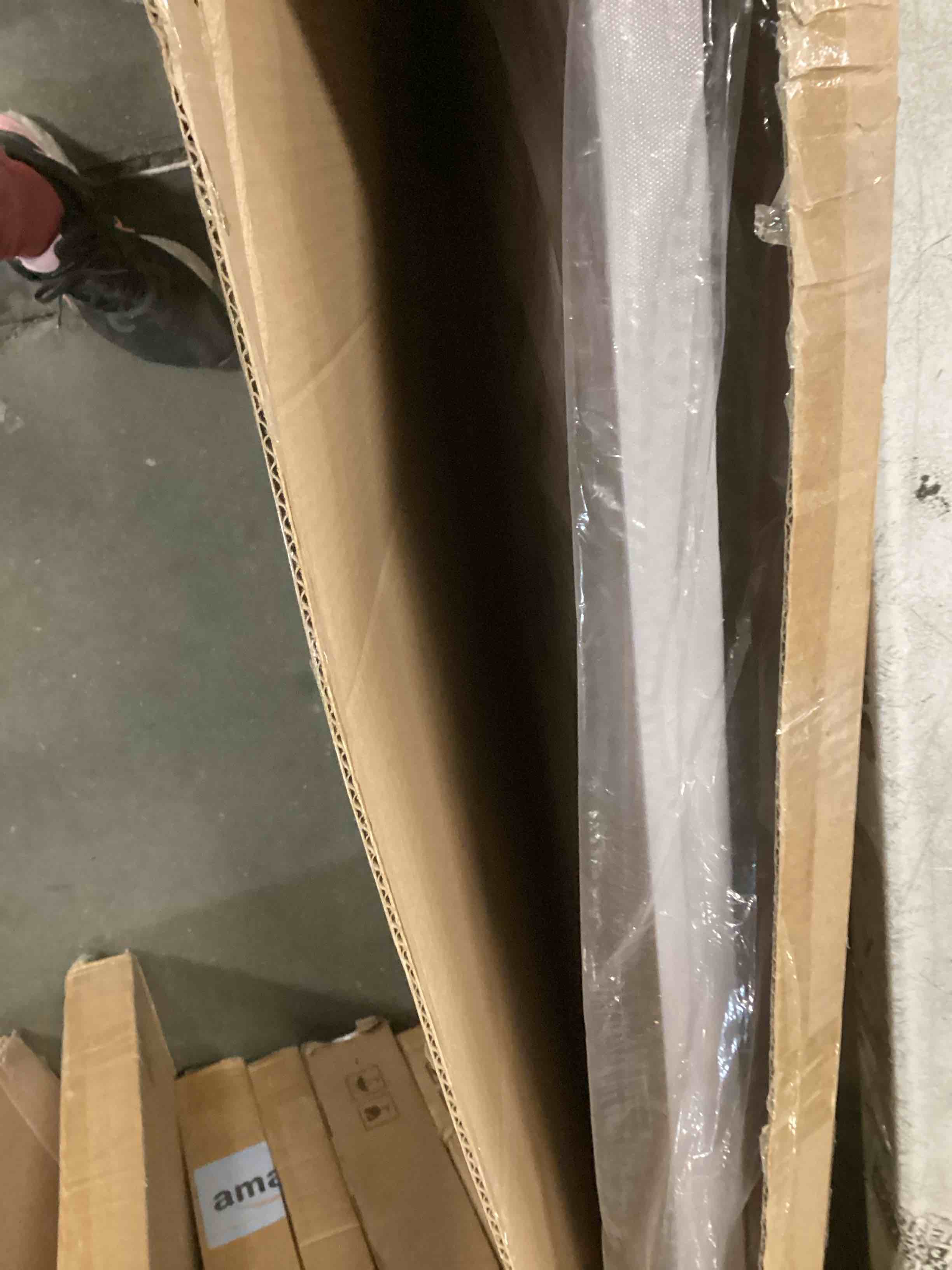 https://s3.amazonaws.com/lotting-images-prod/bidfta/PPE2077883_1738940131616.jpeg