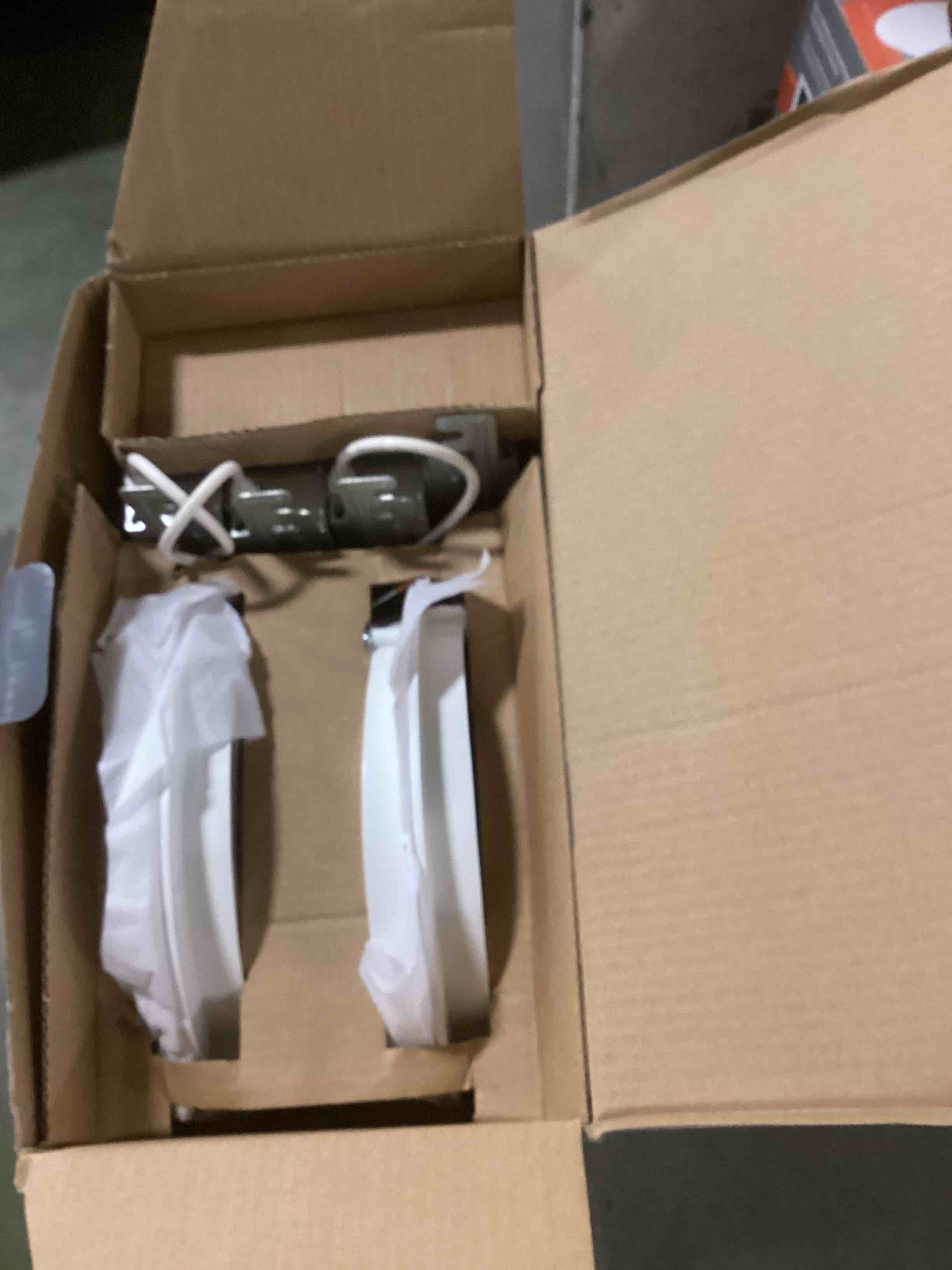 https://s3.amazonaws.com/lotting-images-prod/bidfta/PPE2078264_1739284572755.jpeg