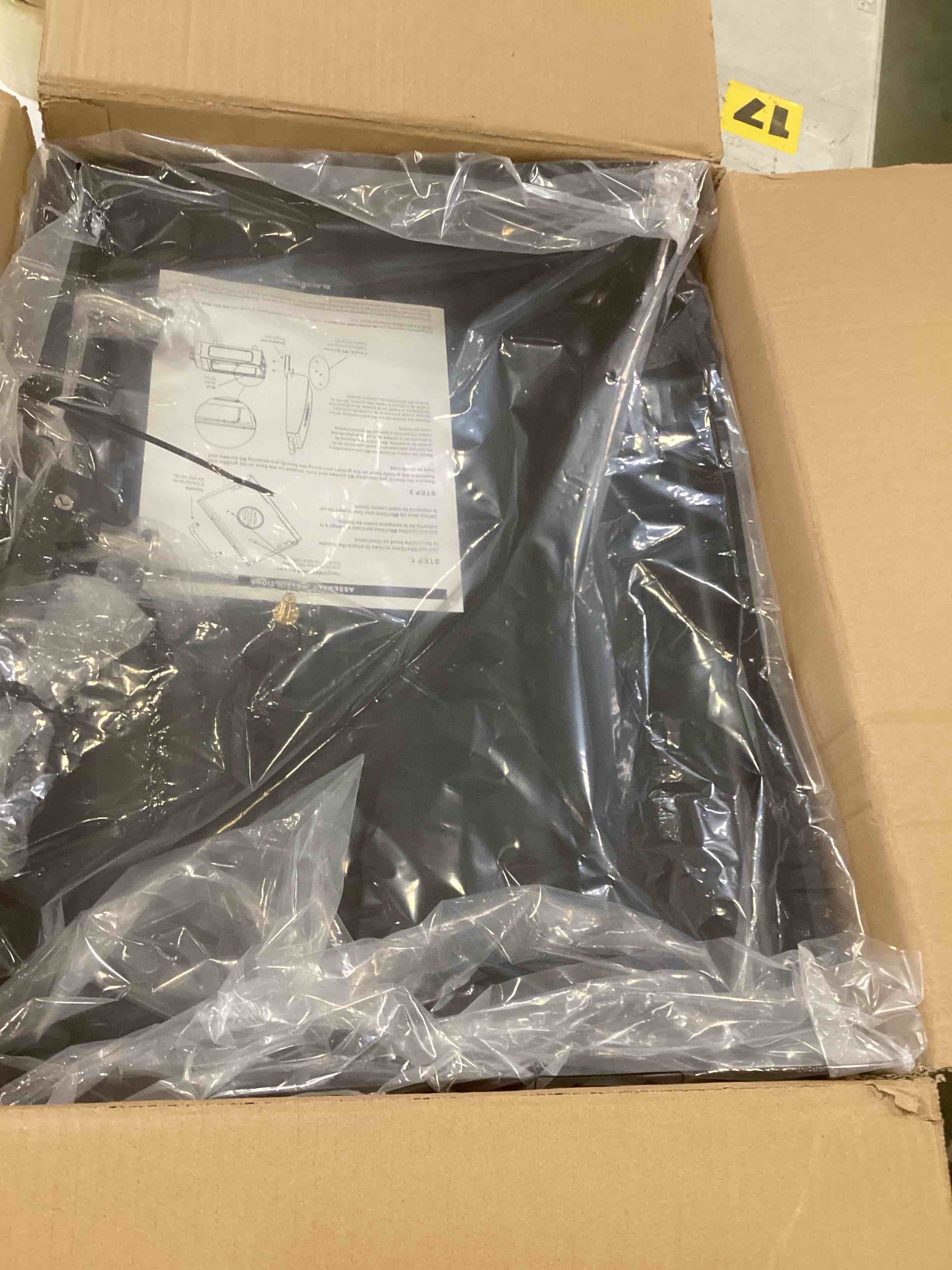 https://s3.amazonaws.com/lotting-images-prod/bidfta/PPE2079625_1739907310020.jpeg