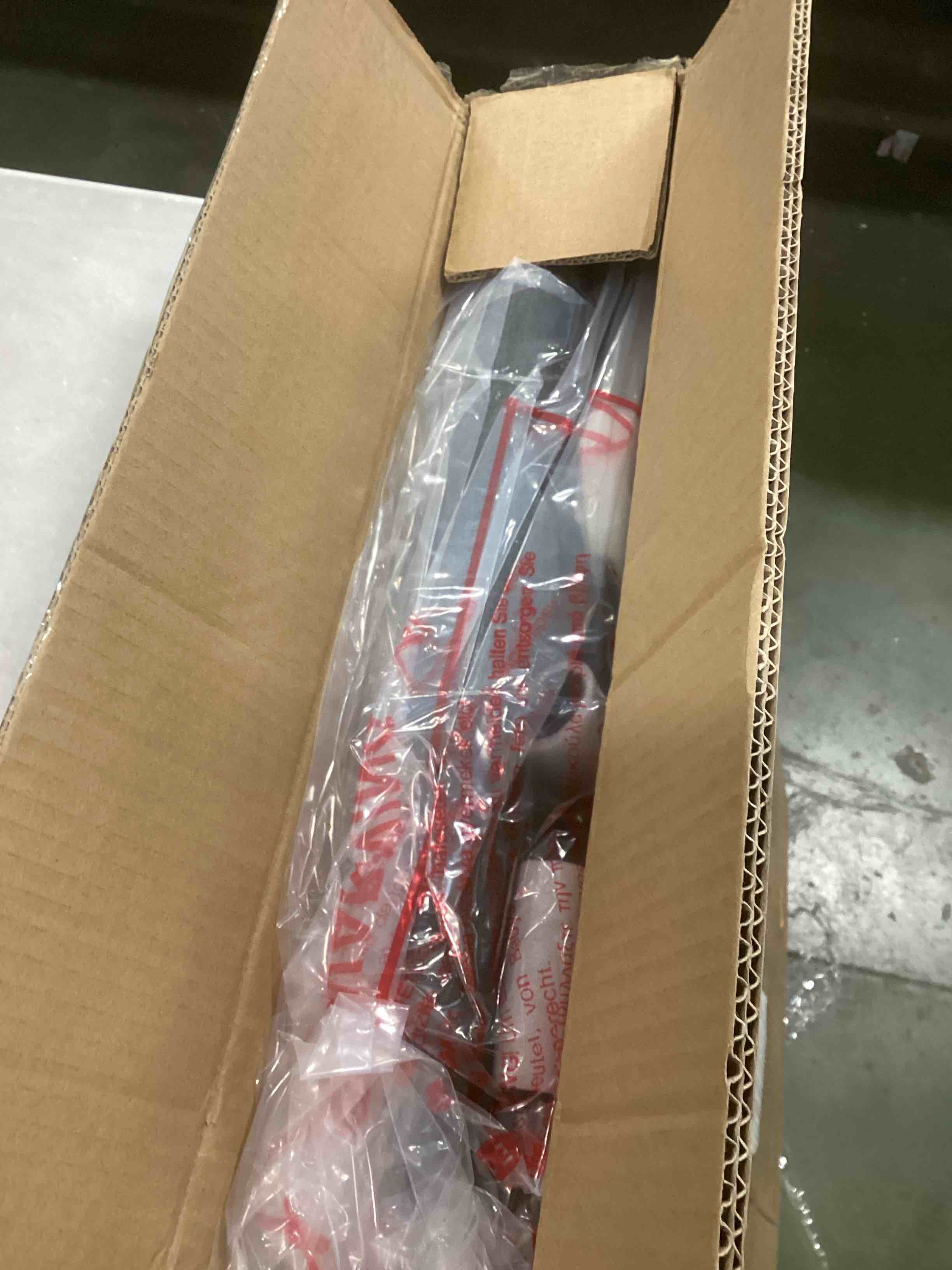 https://s3.amazonaws.com/lotting-images-prod/bidfta/PPE2079694_1739972155520.jpeg
