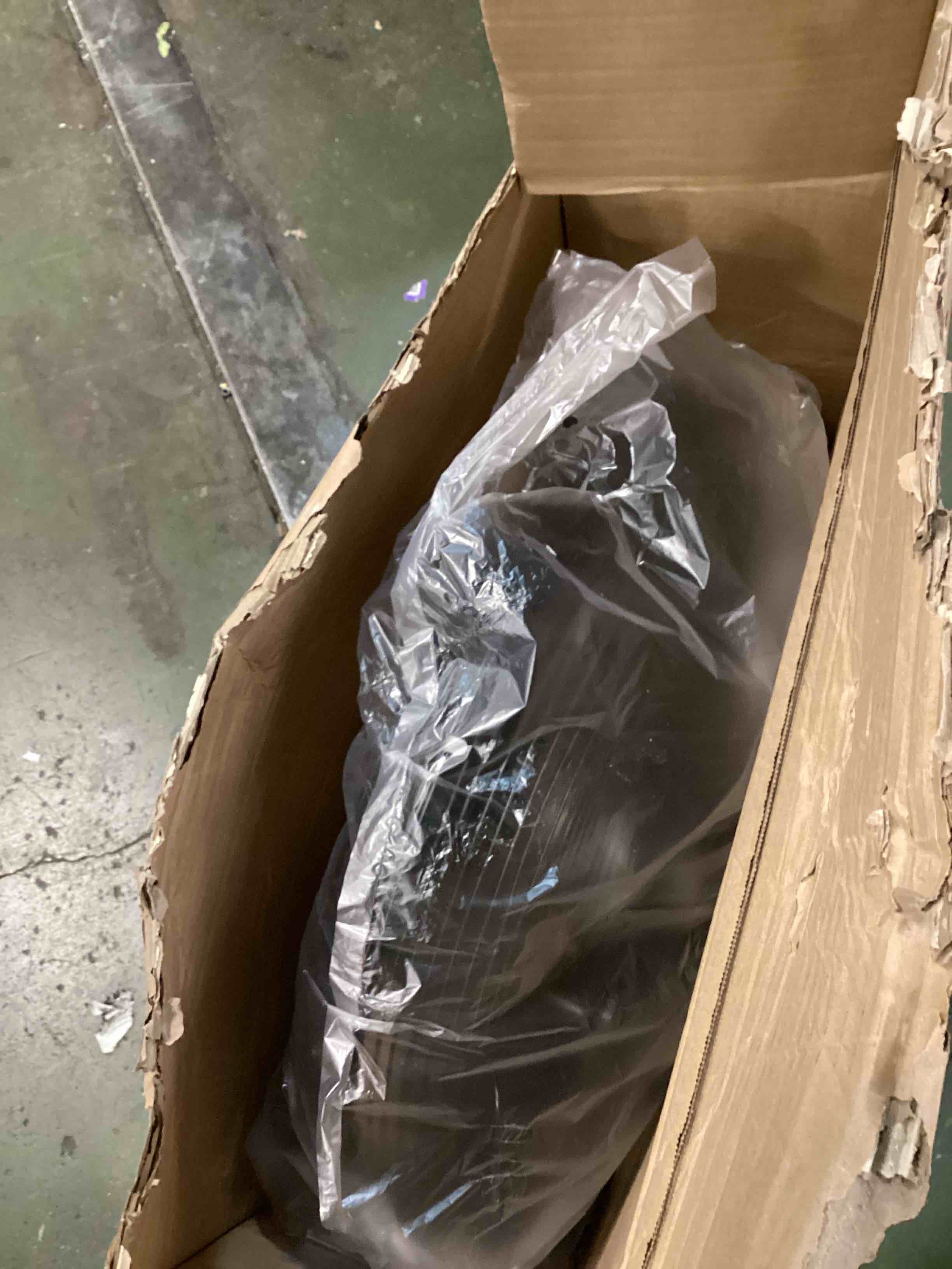 https://s3.amazonaws.com/lotting-images-prod/bidfta/PPE2082351_1746104456107.jpeg