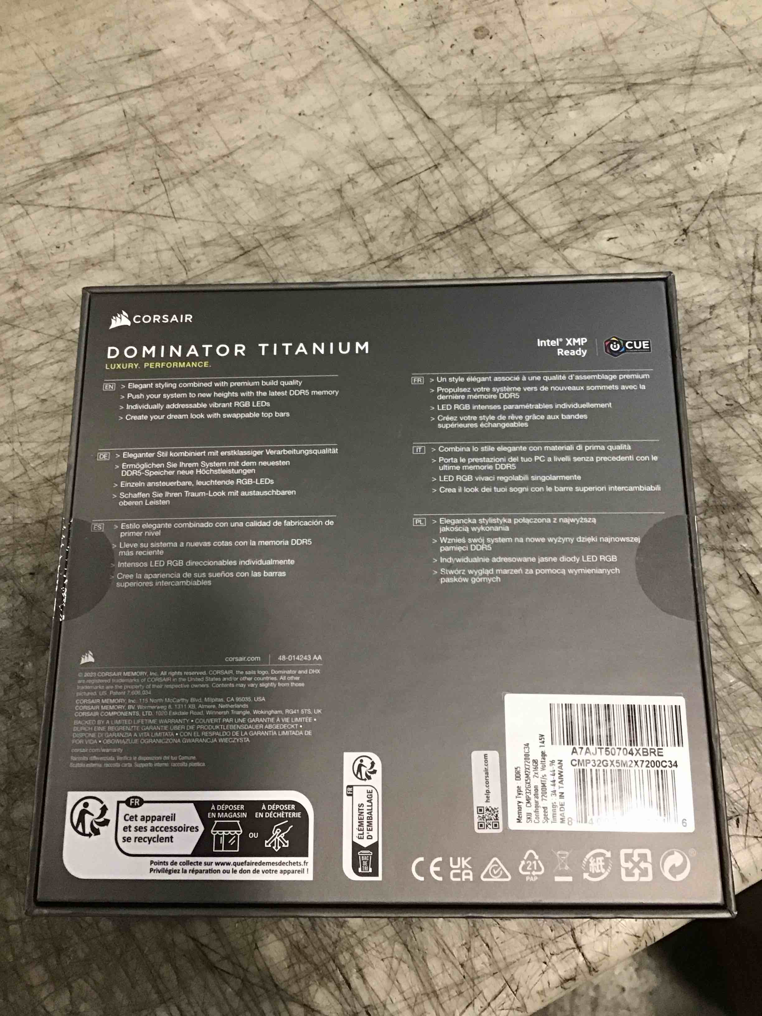 CORSAIR Dominator Titanium RGB DDR5 RAM 32GB (2x16GB) DDR5 7200MHz CL34 Intel XMP iCUE Compatible Computer Memory - Black (CMP32GX5M2X7200C34) 32GB (2x16GB) Black