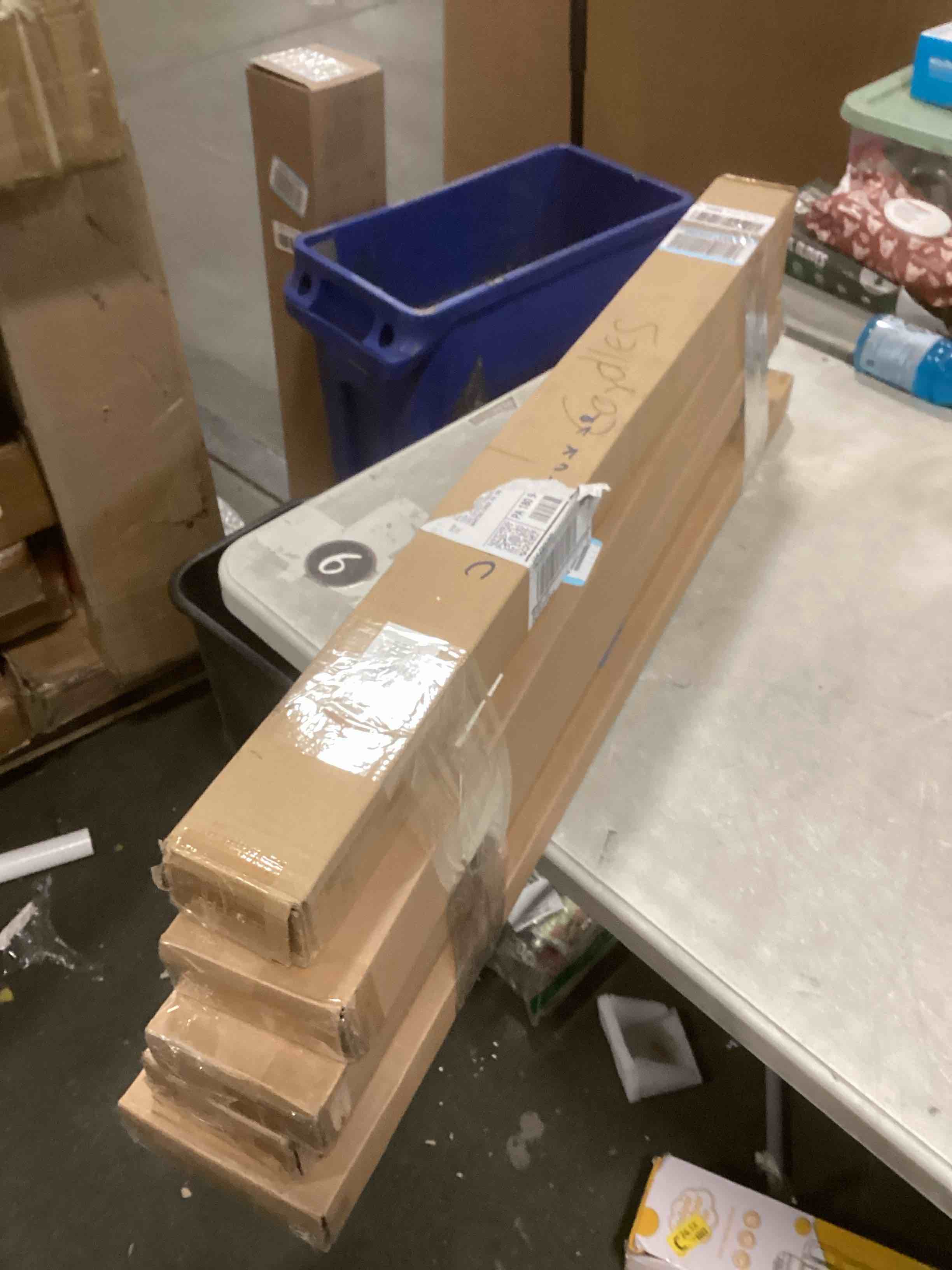 https://s3.amazonaws.com/lotting-images-prod/bidfta/PPE2083169_1739385431652.jpeg