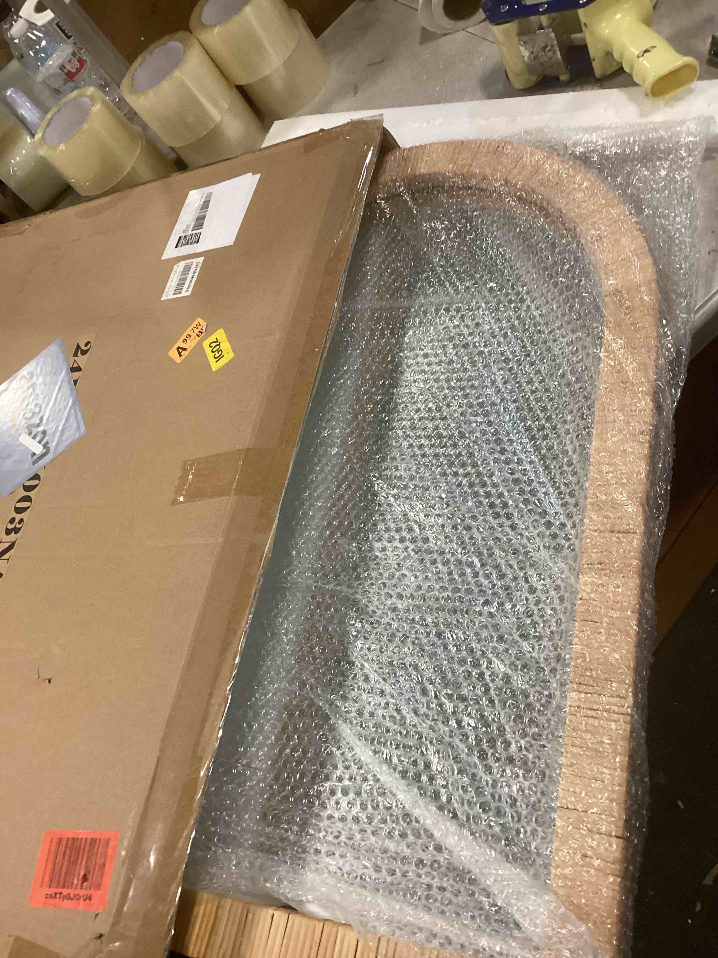 https://s3.amazonaws.com/lotting-images-prod/bidfta/PPE2083202_1739388990022.jpeg