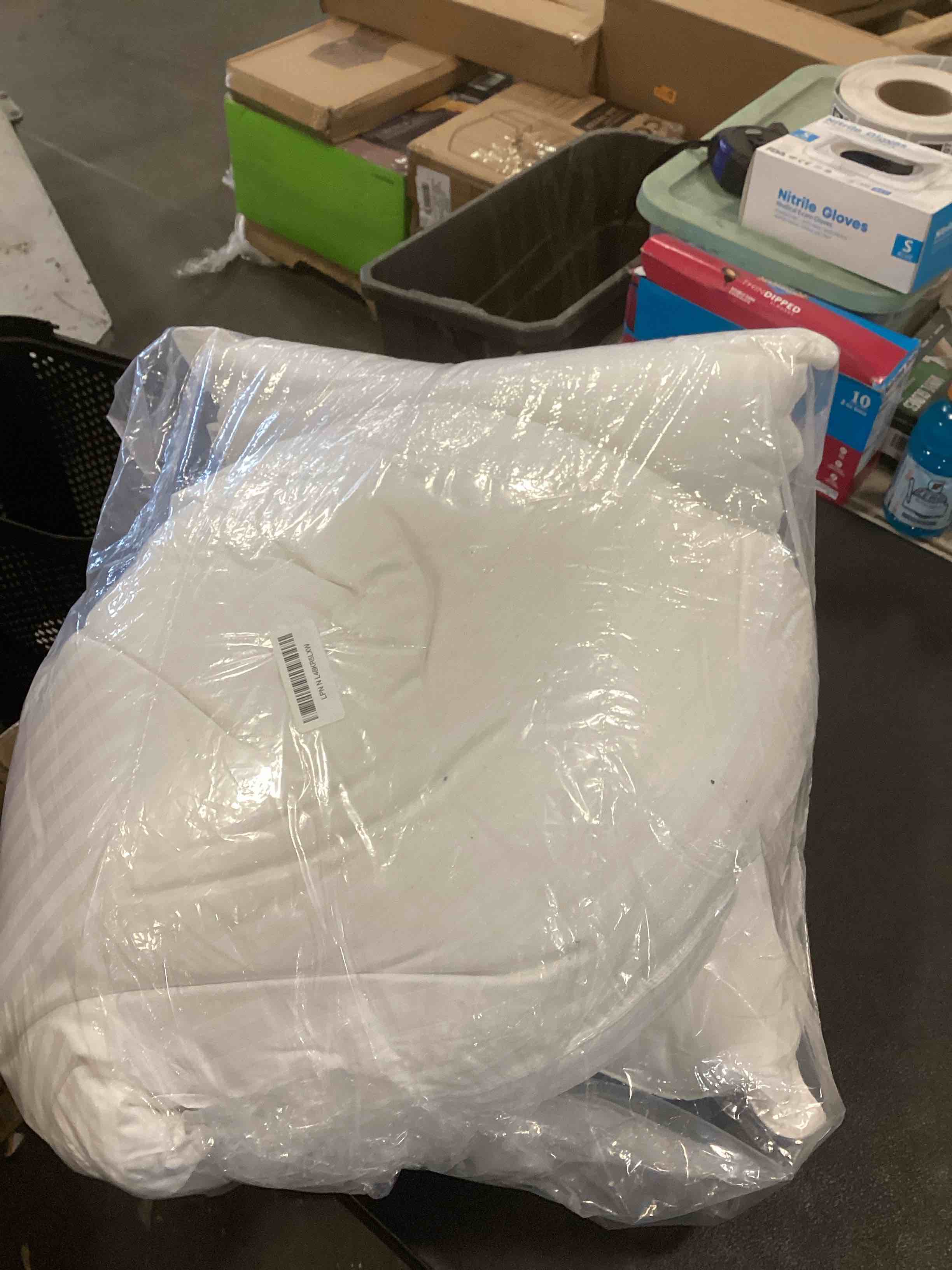 https://s3.amazonaws.com/lotting-images-prod/bidfta/PPE2083532_1739543046751.jpeg