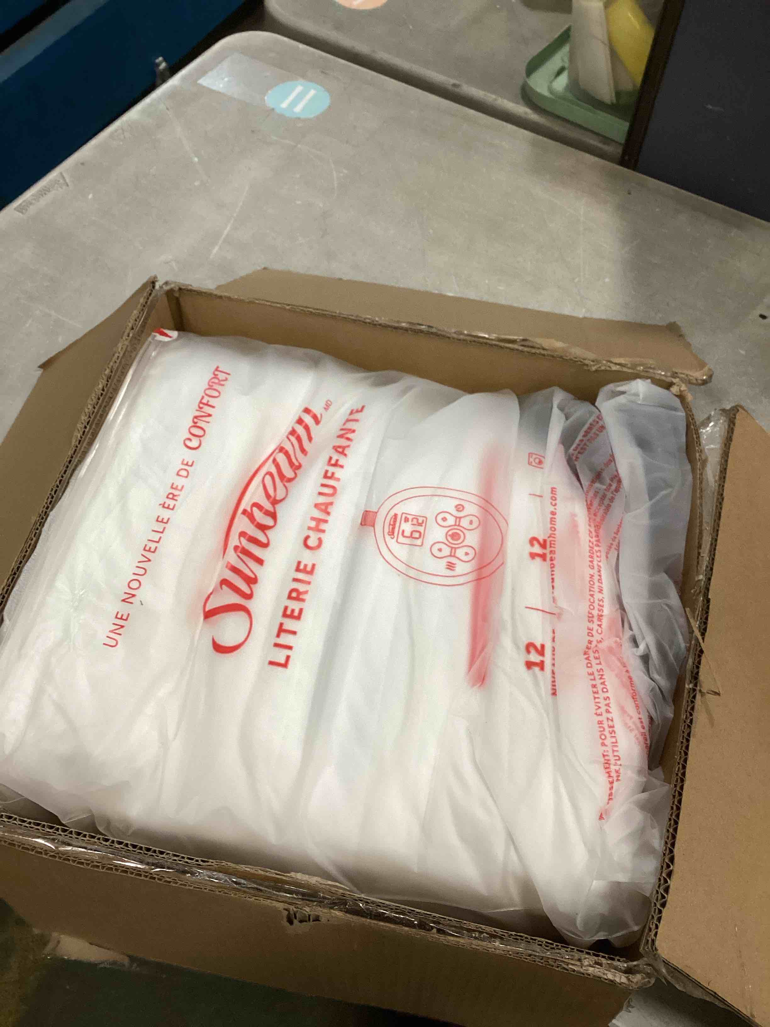 https://s3.amazonaws.com/lotting-images-prod/bidfta/PPE2084291_1739972742169.jpeg
