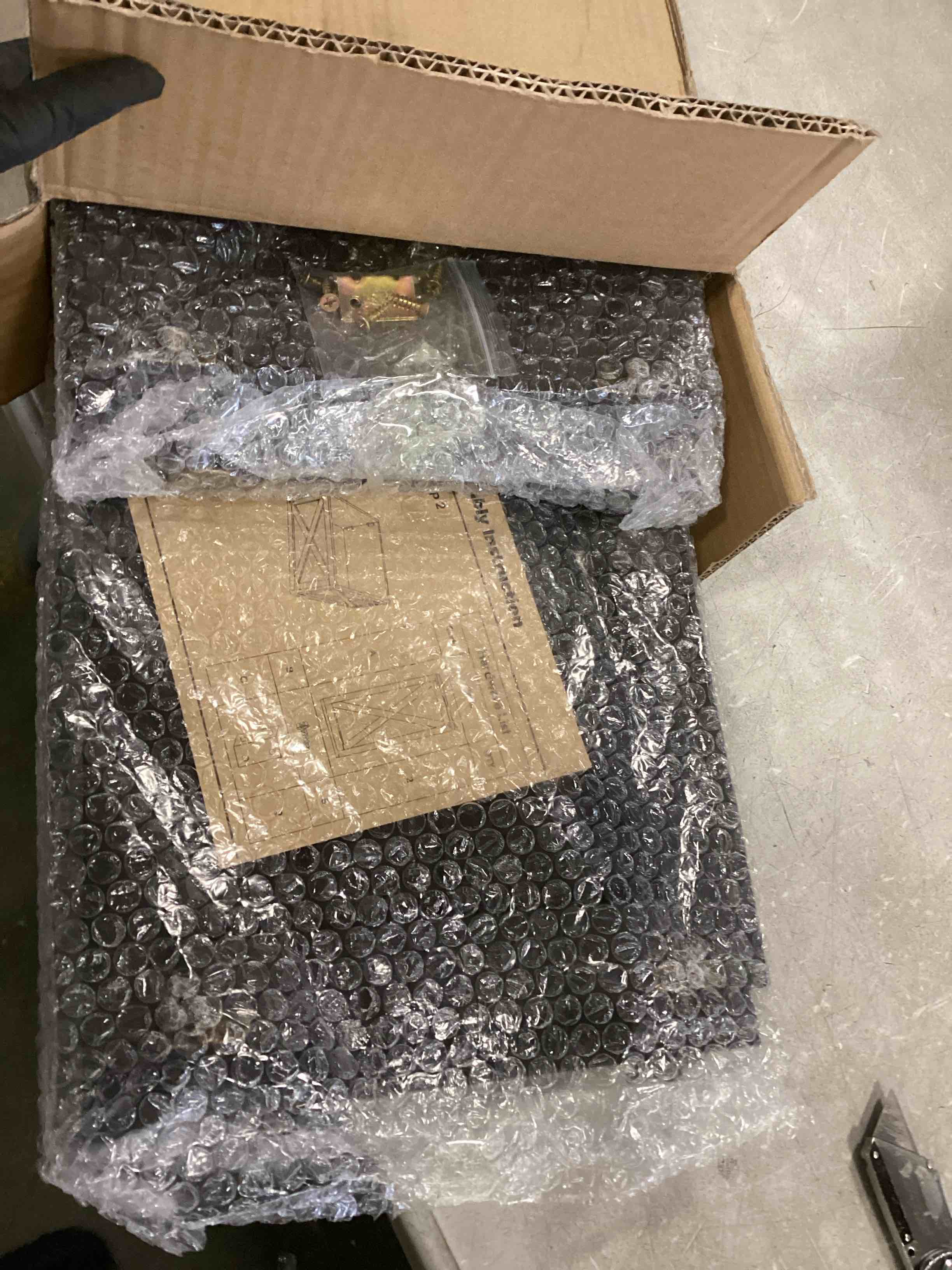 https://s3.amazonaws.com/lotting-images-prod/bidfta/PPE2084365_1739981139948.jpeg