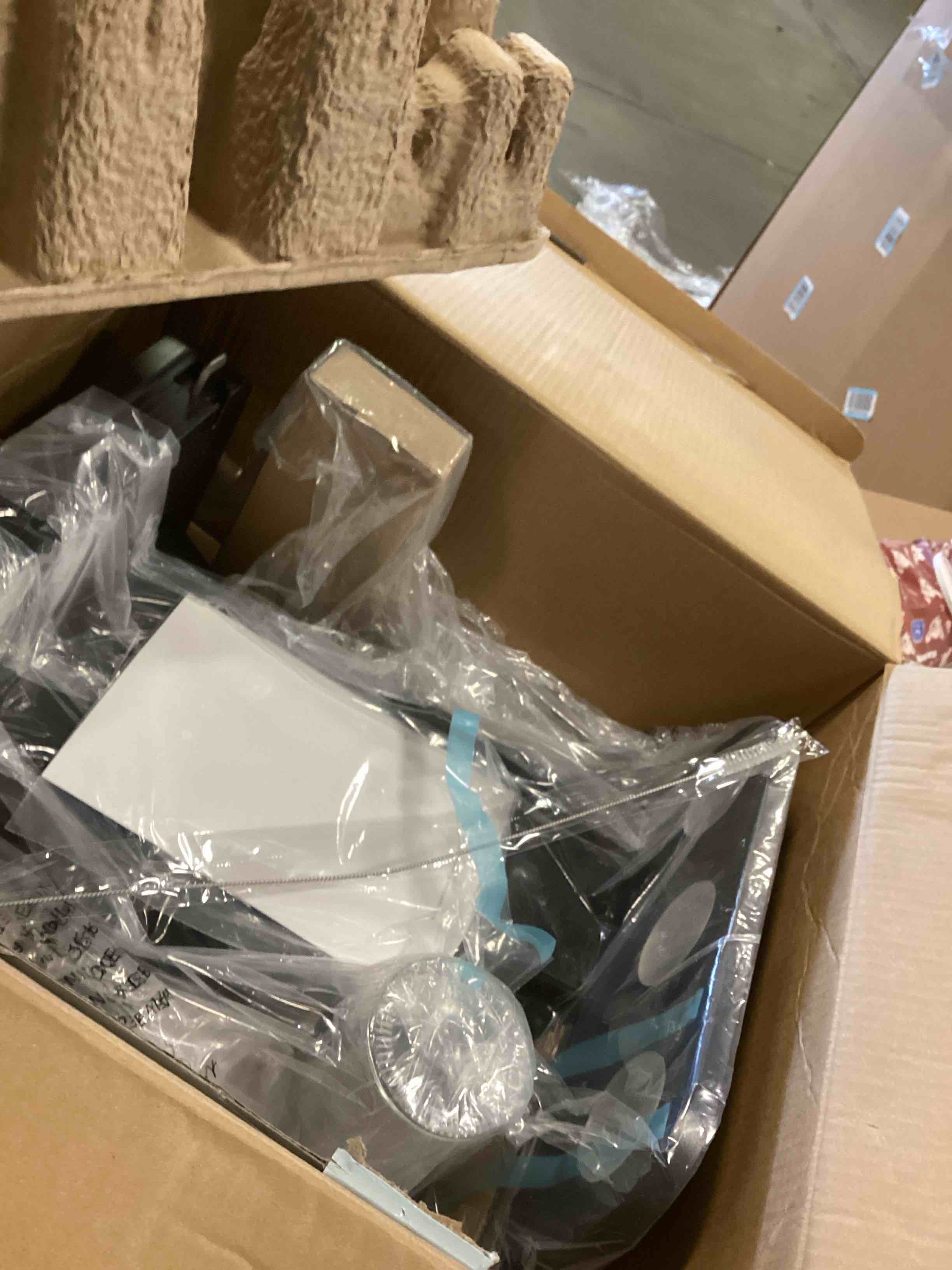 https://s3.amazonaws.com/lotting-images-prod/bidfta/PPE2084612_1740069130581.jpeg