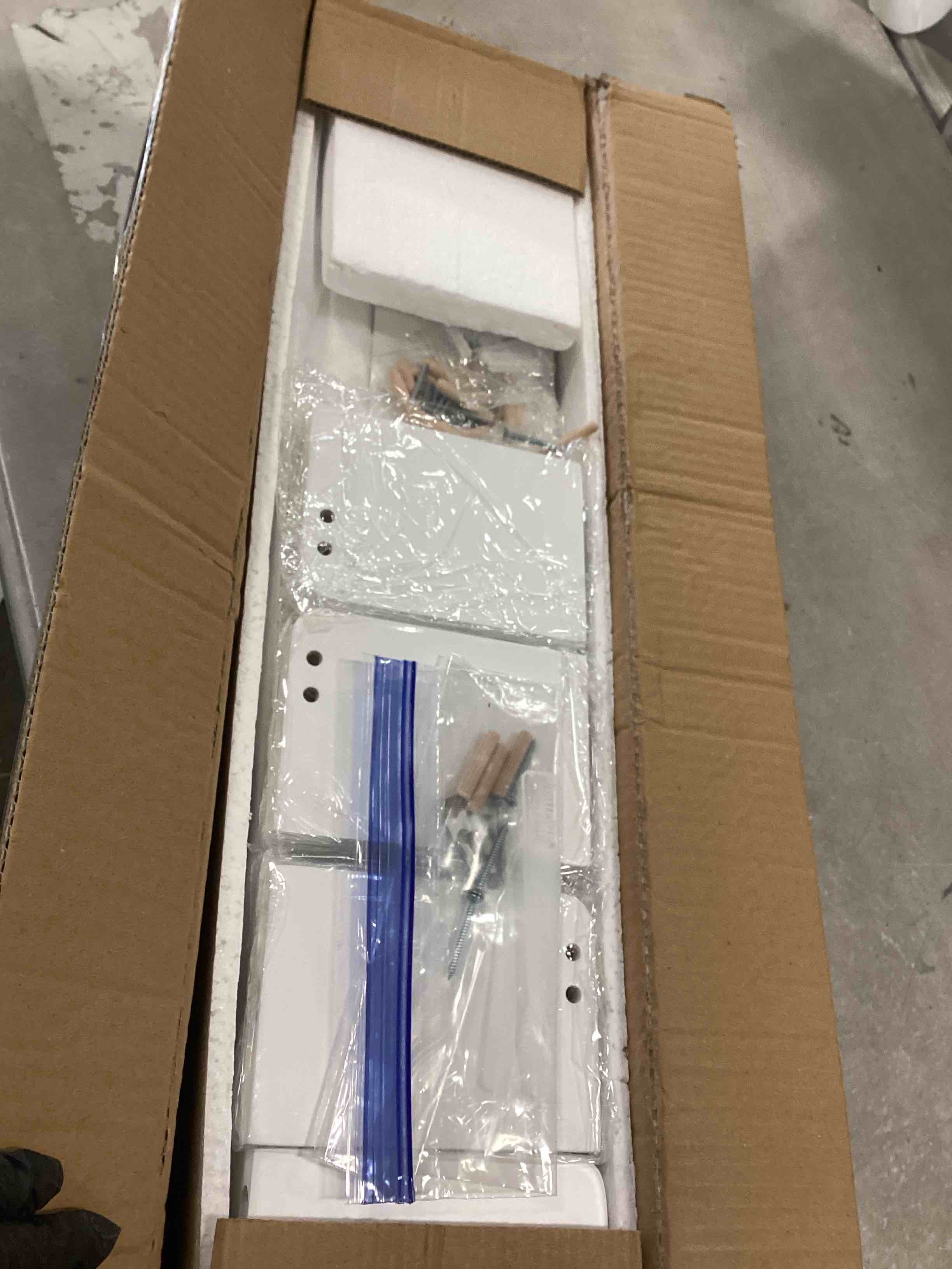 https://s3.amazonaws.com/lotting-images-prod/bidfta/PPE2084711_1740080251824.jpeg
