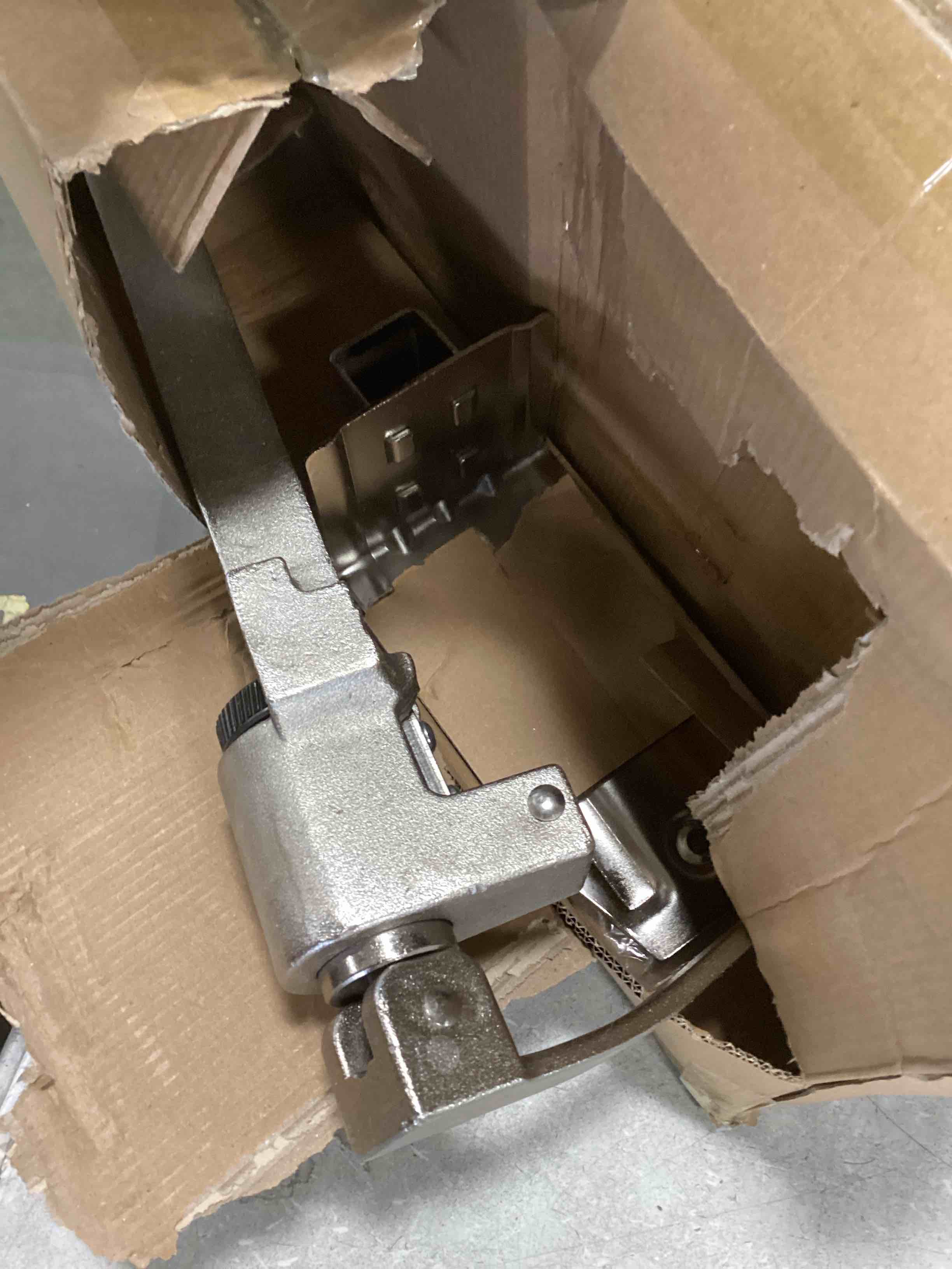 https://s3.amazonaws.com/lotting-images-prod/bidfta/PPE2084819_1740151515248.jpeg