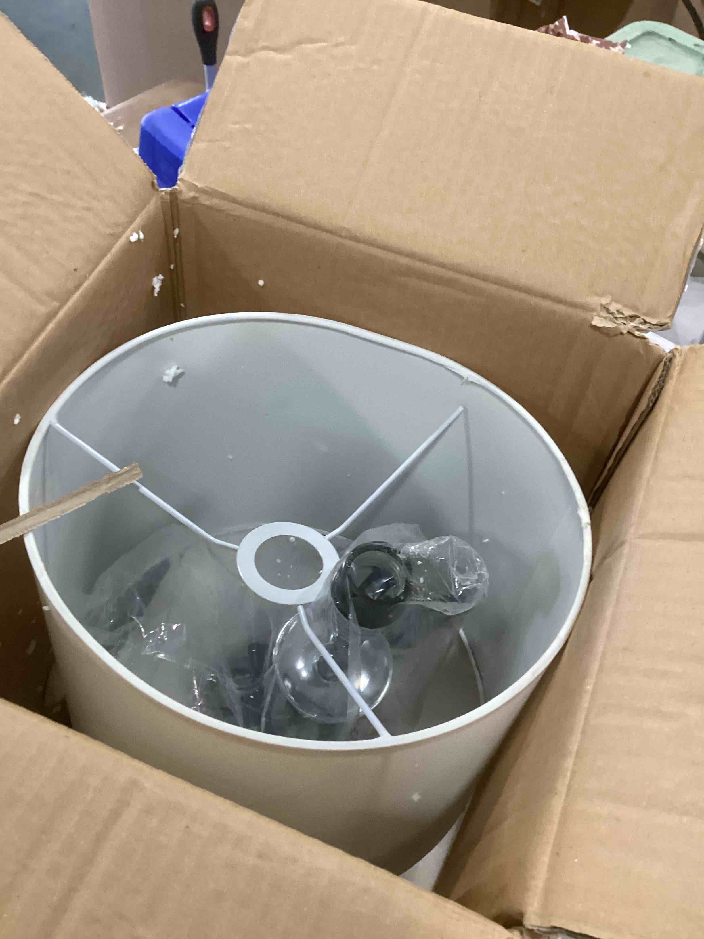 https://s3.amazonaws.com/lotting-images-prod/bidfta/PPE2085163_1740417926692.jpeg