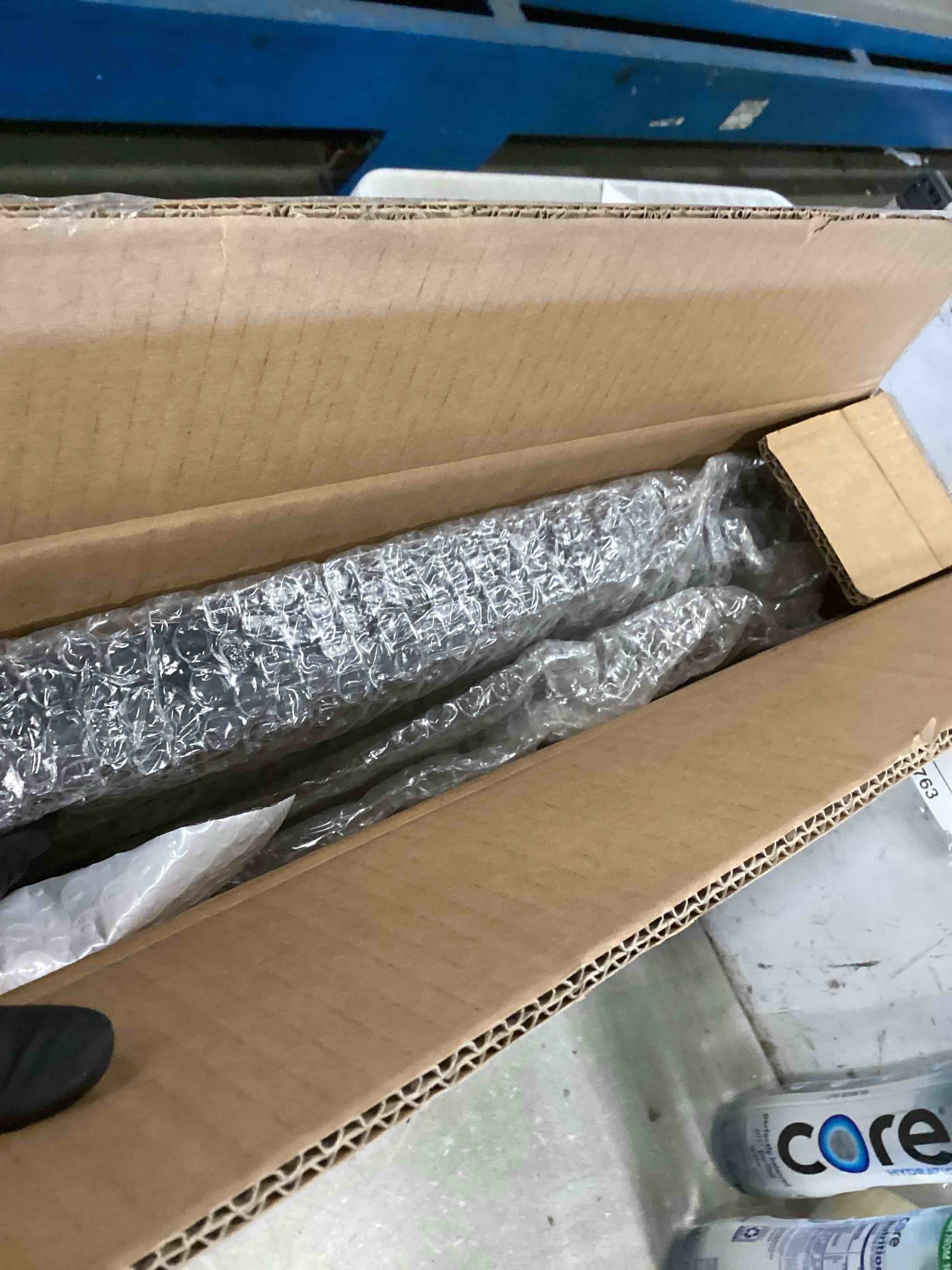 https://s3.amazonaws.com/lotting-images-prod/bidfta/PPE2085431_1740508686814.jpeg