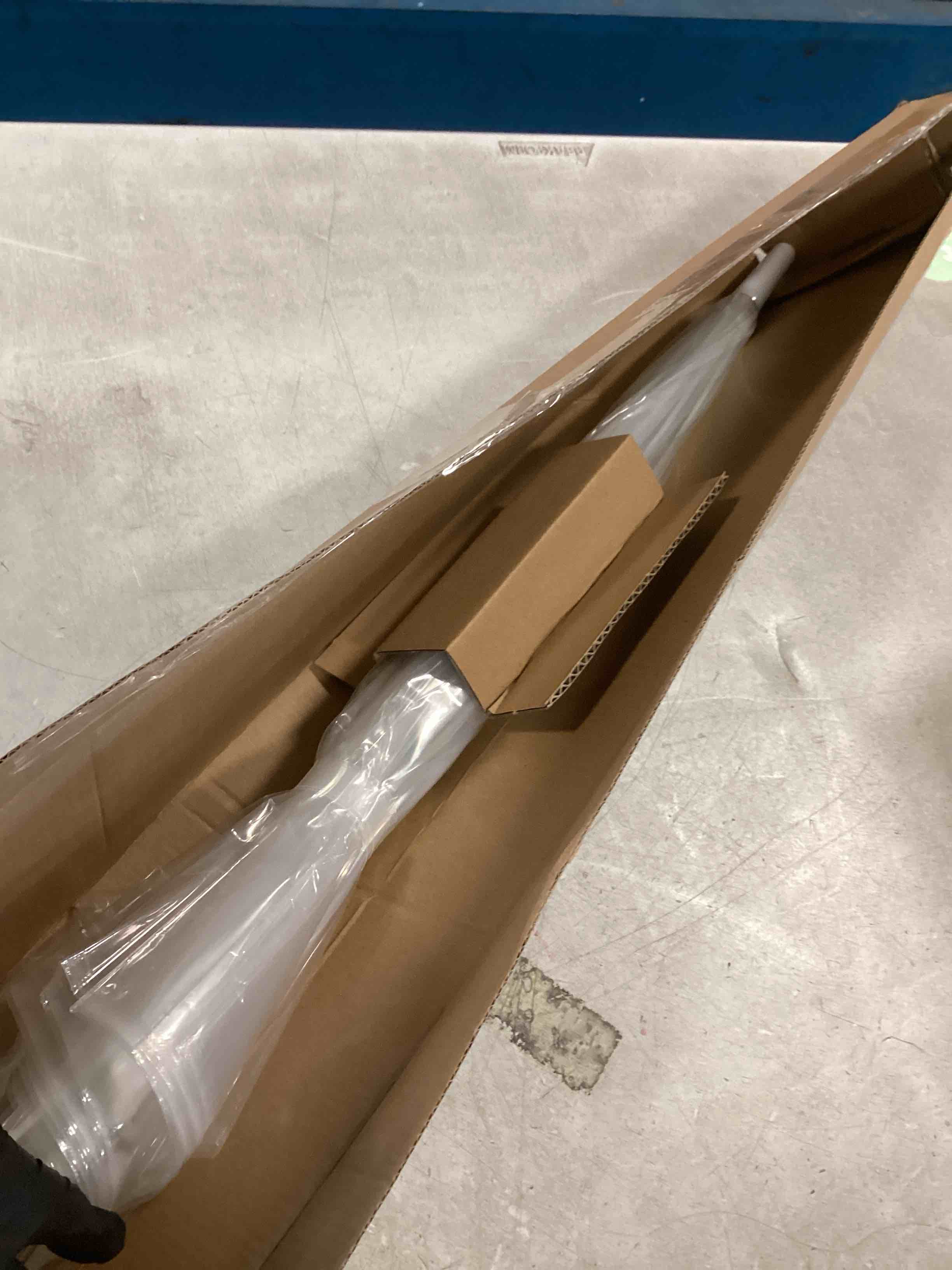 https://s3.amazonaws.com/lotting-images-prod/bidfta/PPE2085464_1740511713795.jpeg