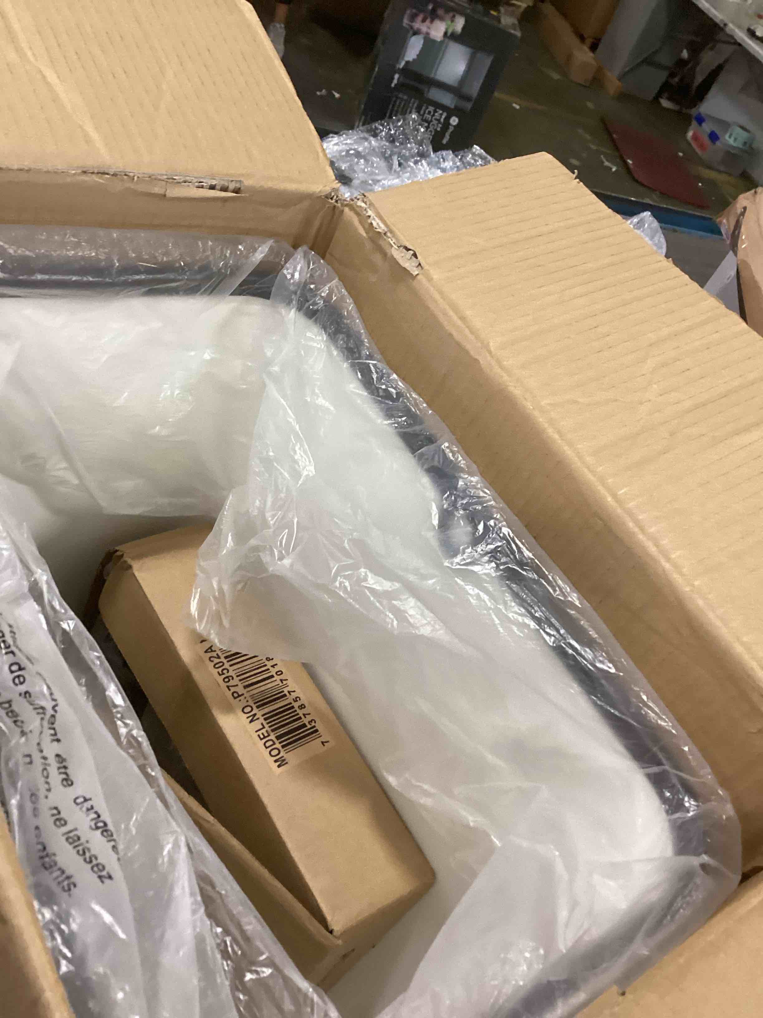 https://s3.amazonaws.com/lotting-images-prod/bidfta/PPE2085984_1740684226998.jpeg