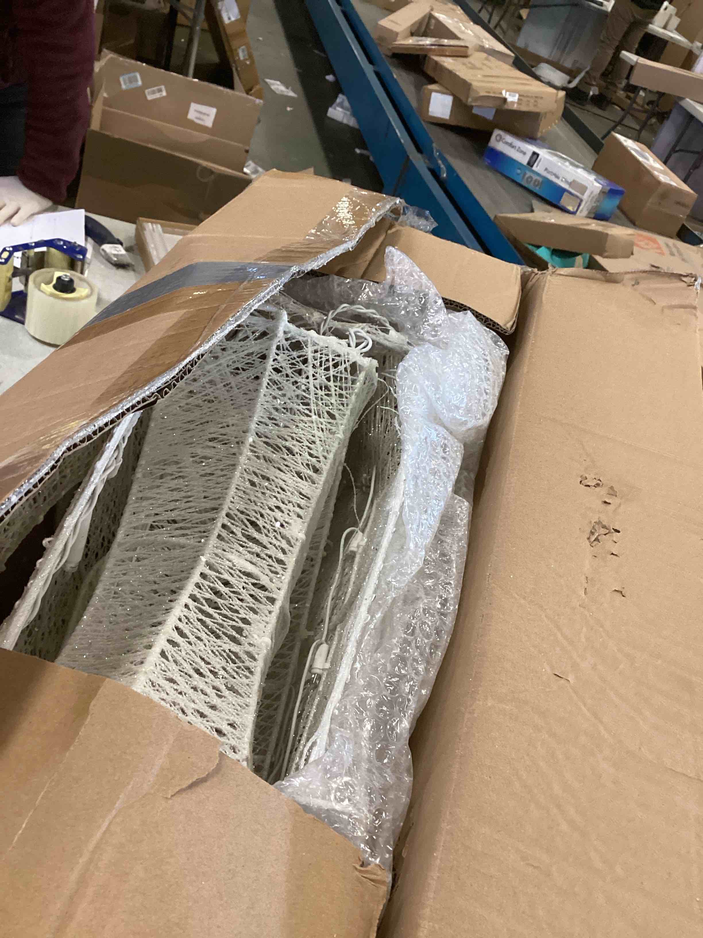 https://s3.amazonaws.com/lotting-images-prod/bidfta/PPE2086665_1739806574915.jpeg