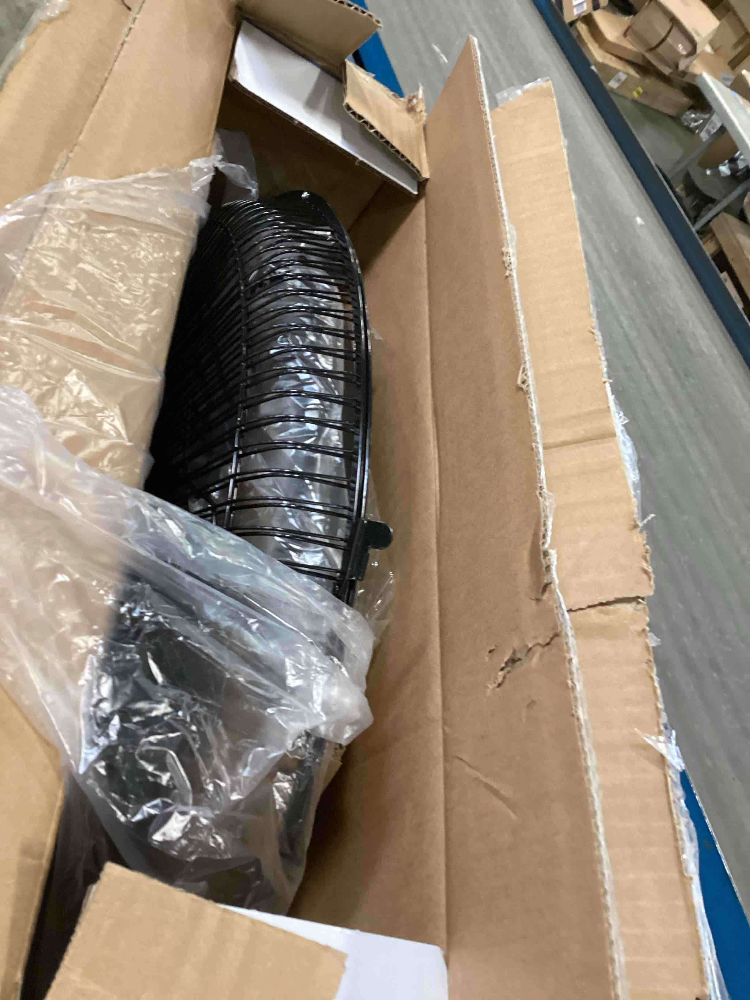 https://s3.amazonaws.com/lotting-images-prod/bidfta/PPE2086987_1739902612667.jpeg
