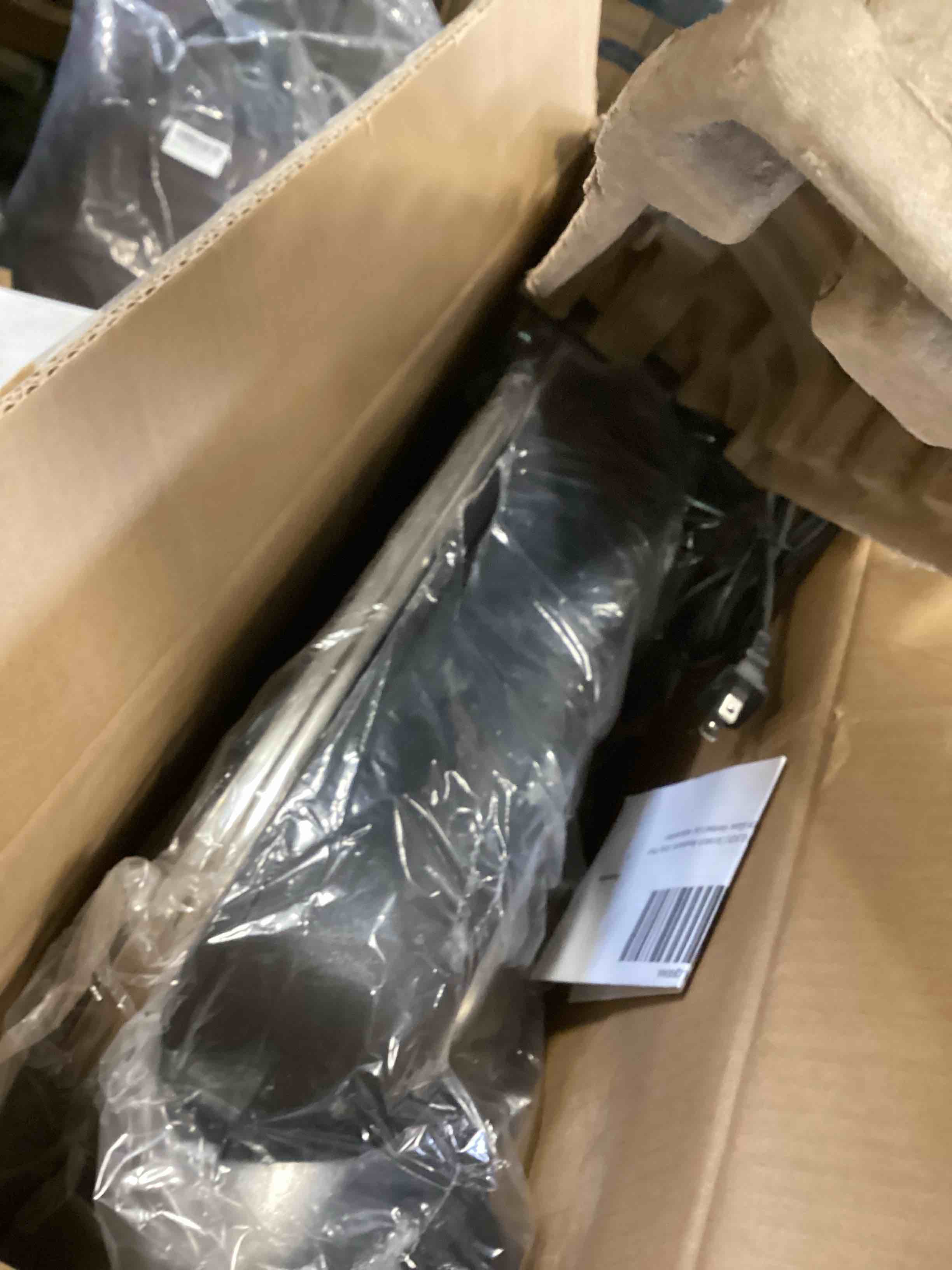 https://s3.amazonaws.com/lotting-images-prod/bidfta/PPE2086992_1739902910541.jpeg