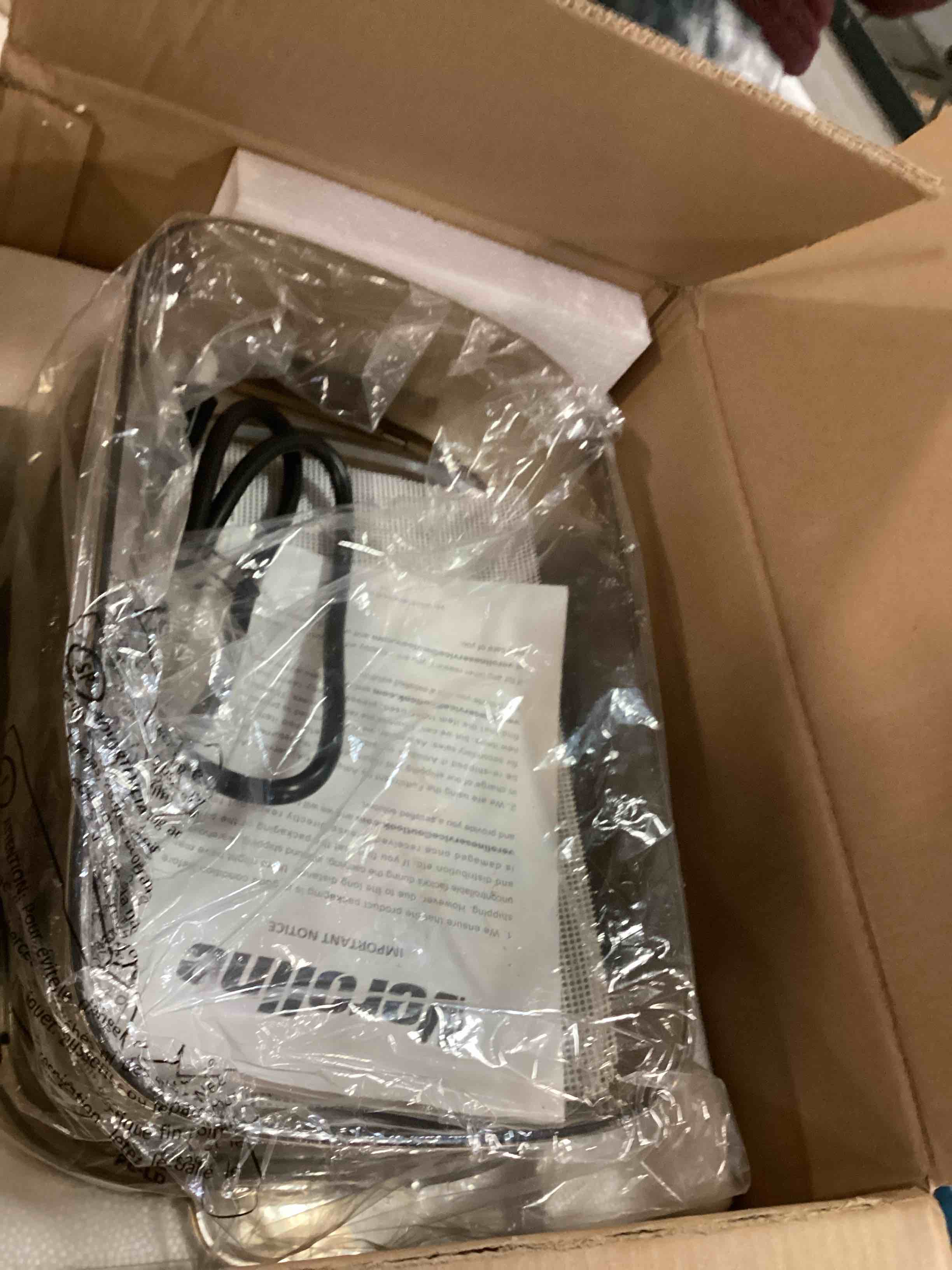 https://s3.amazonaws.com/lotting-images-prod/bidfta/PPE2087343_1740060406045.jpeg