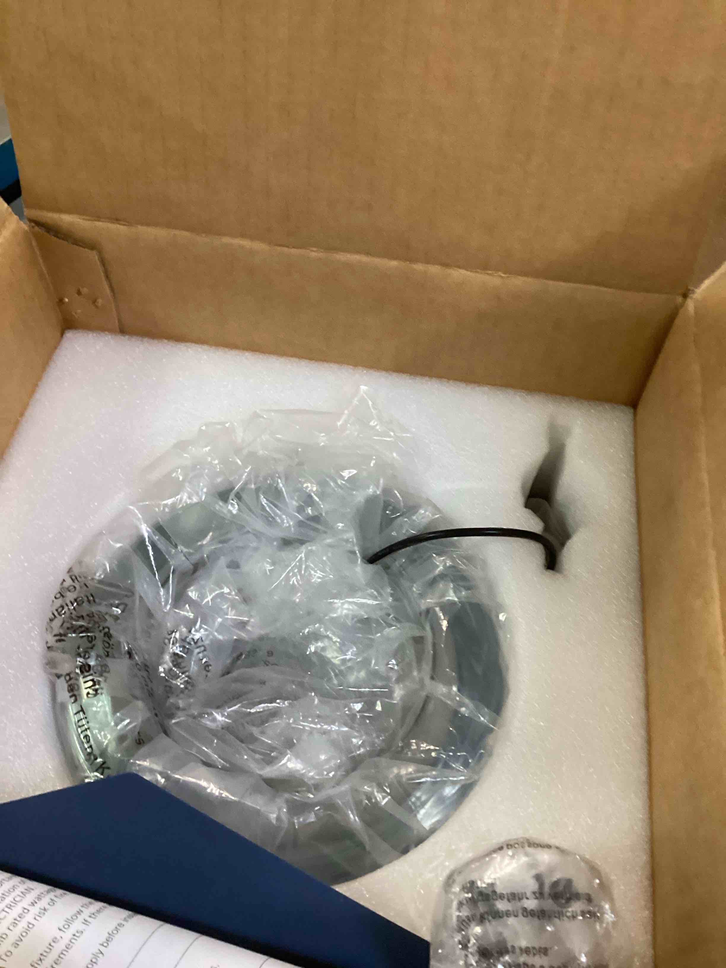 https://s3.amazonaws.com/lotting-images-prod/bidfta/PPE2087657_1740153821197.jpeg