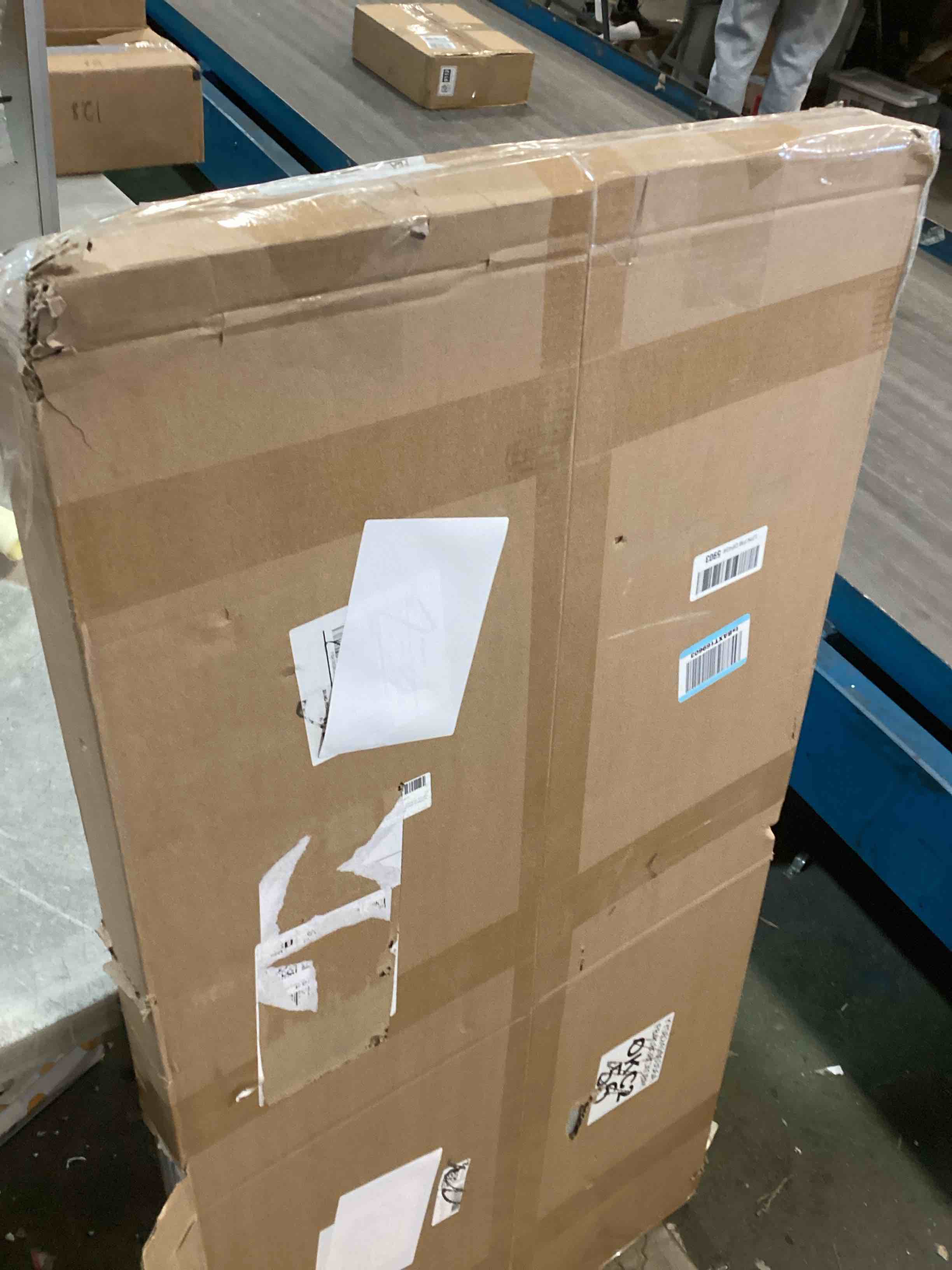 https://s3.amazonaws.com/lotting-images-prod/bidfta/PPE2088291_1740516493590.jpeg