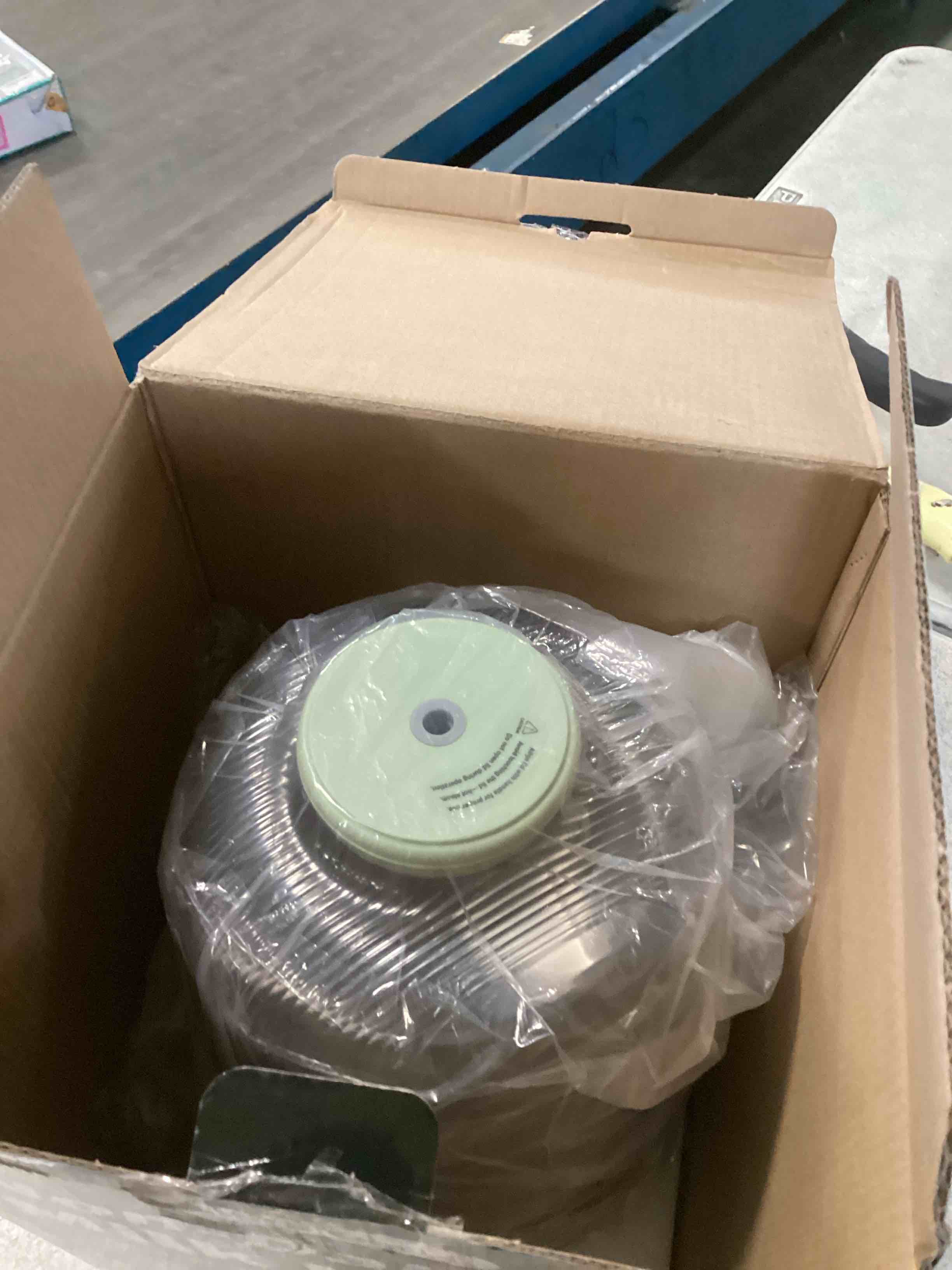 https://s3.amazonaws.com/lotting-images-prod/bidfta/PPE2088384_1740583706130.jpeg