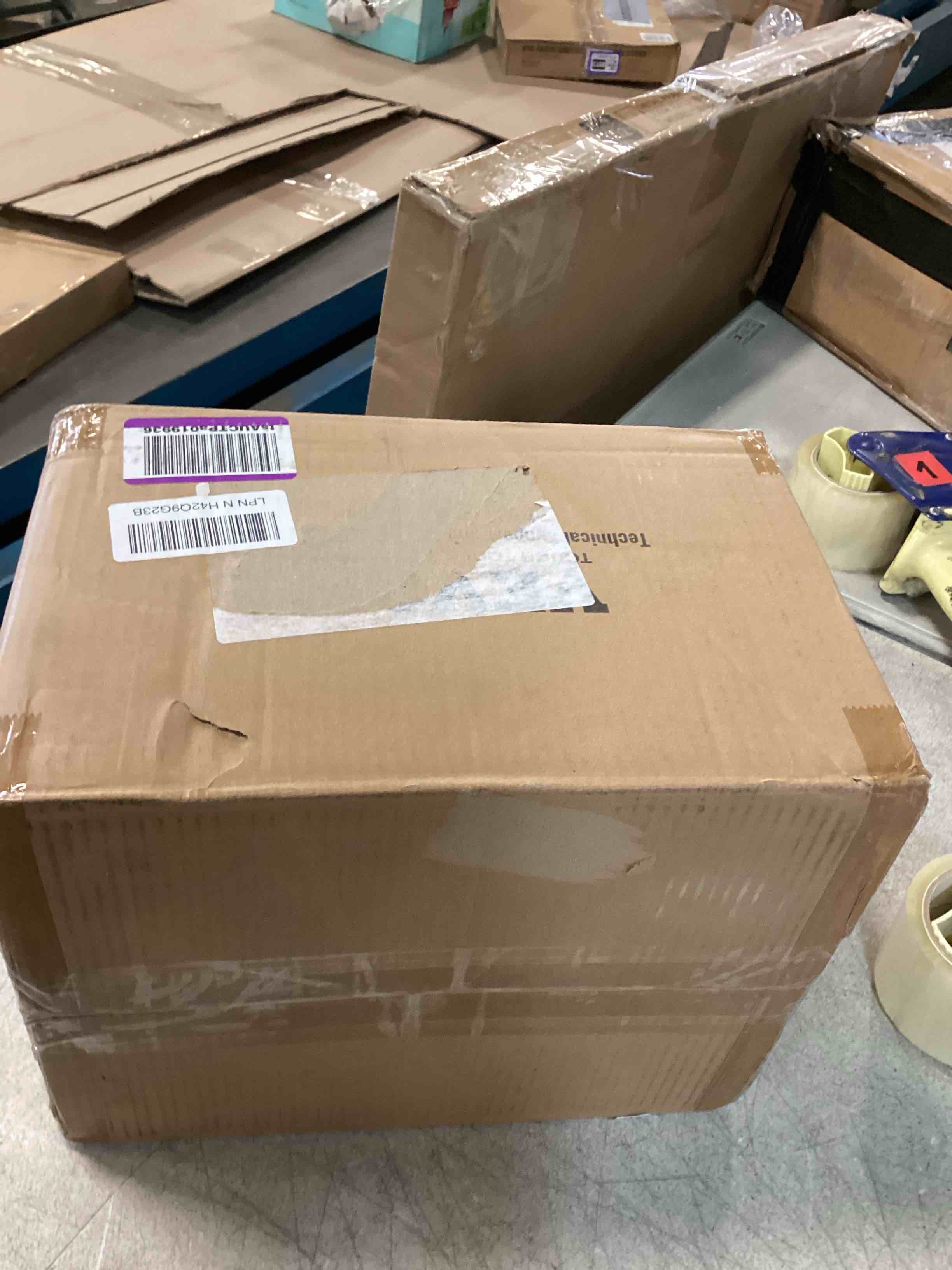 https://s3.amazonaws.com/lotting-images-prod/bidfta/PPE2088514_1740597095989.jpeg