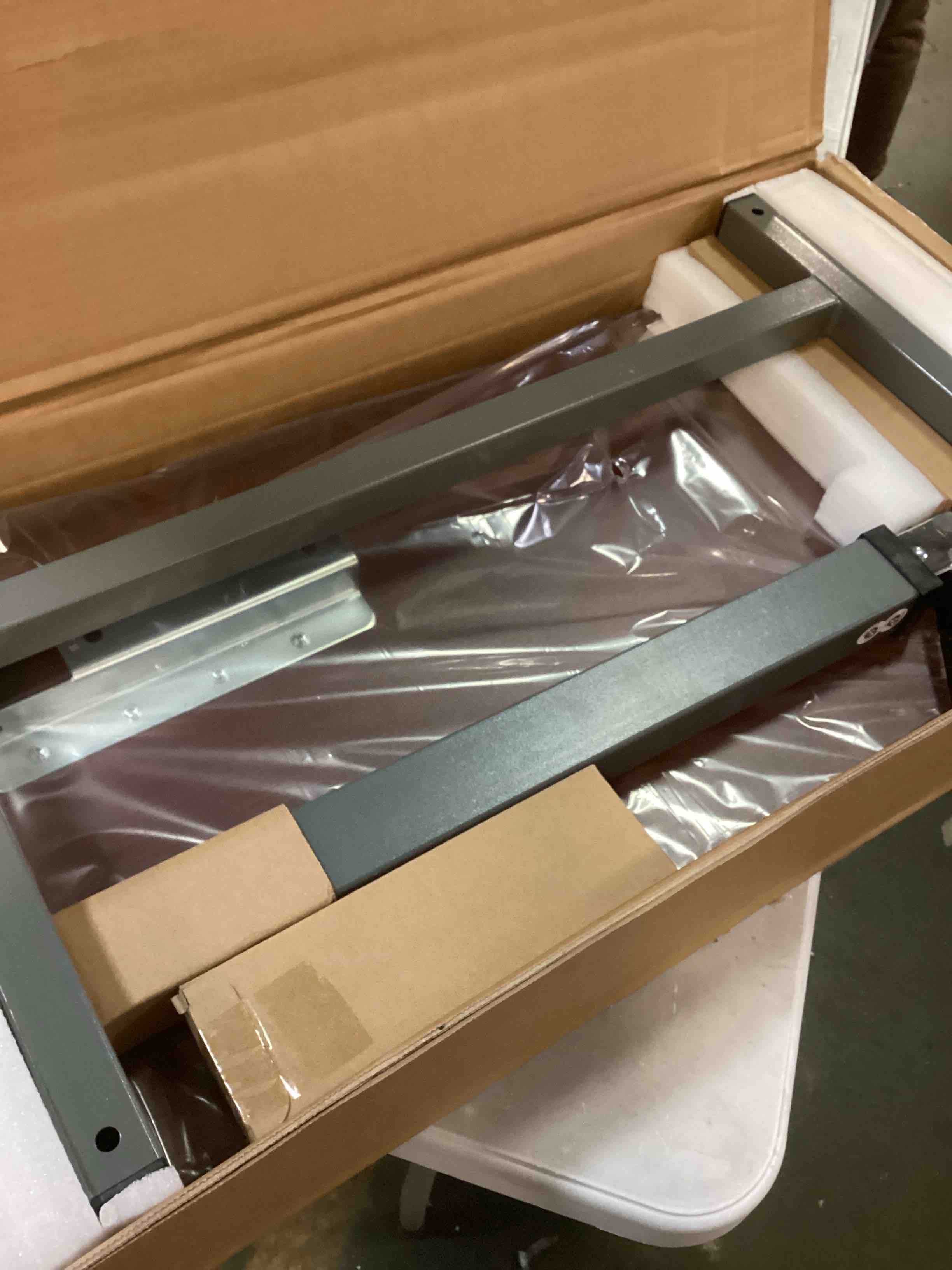https://s3.amazonaws.com/lotting-images-prod/bidfta/PPE2089102_1739896493587.jpeg