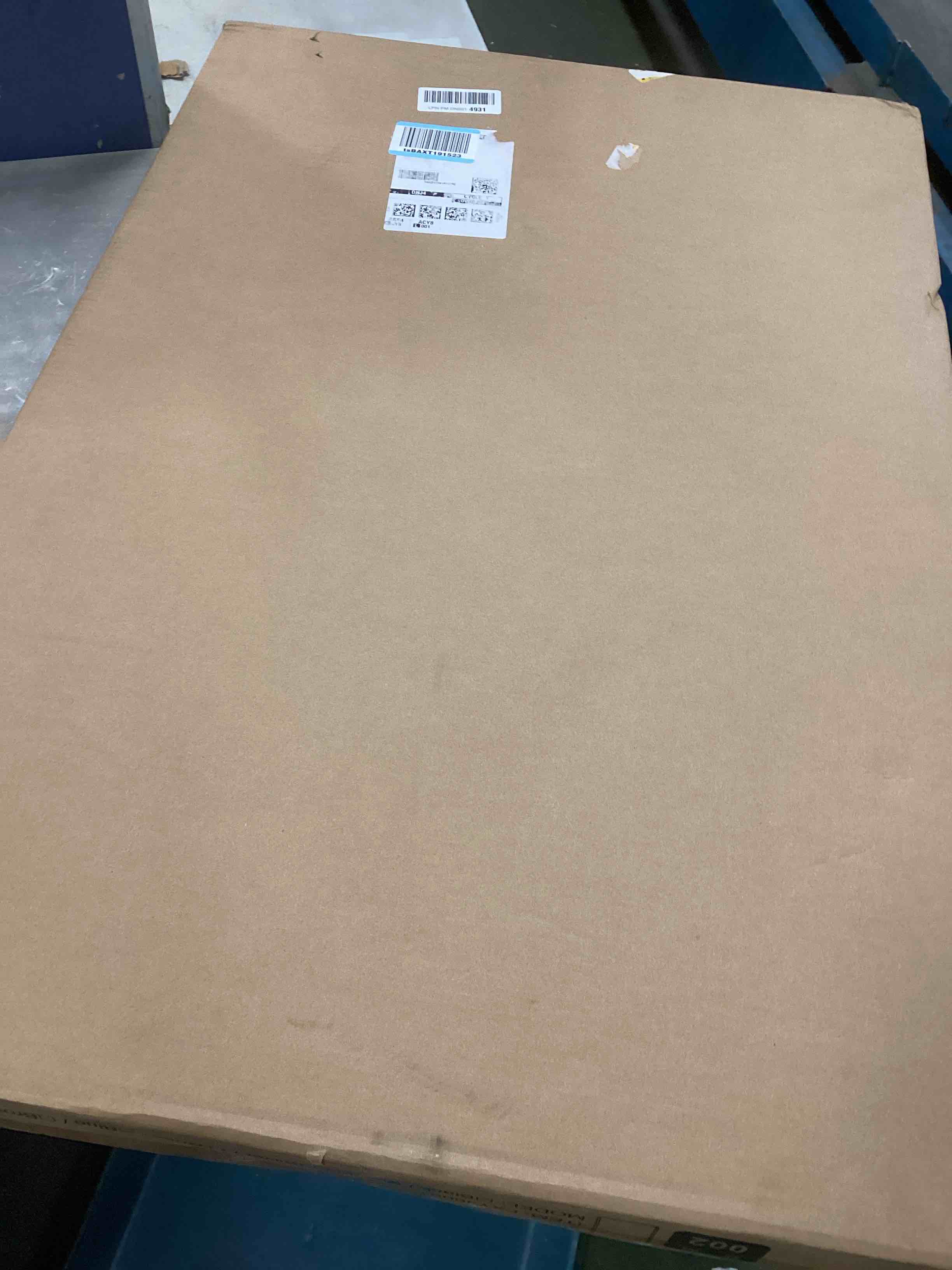 https://s3.amazonaws.com/lotting-images-prod/bidfta/PPE2090139_1740425845981.jpeg
