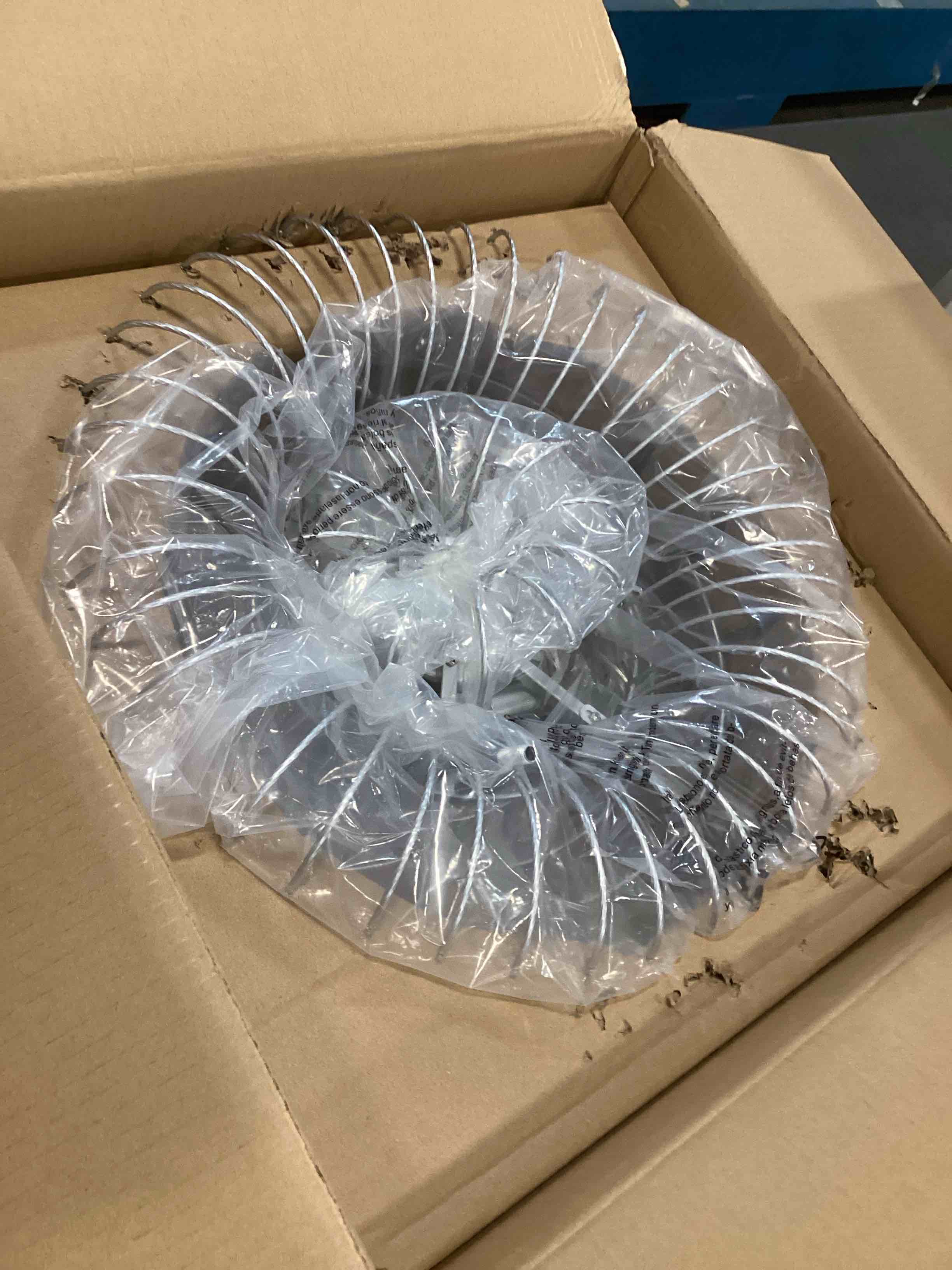 https://s3.amazonaws.com/lotting-images-prod/bidfta/PPE2091286_1741022311145.jpeg