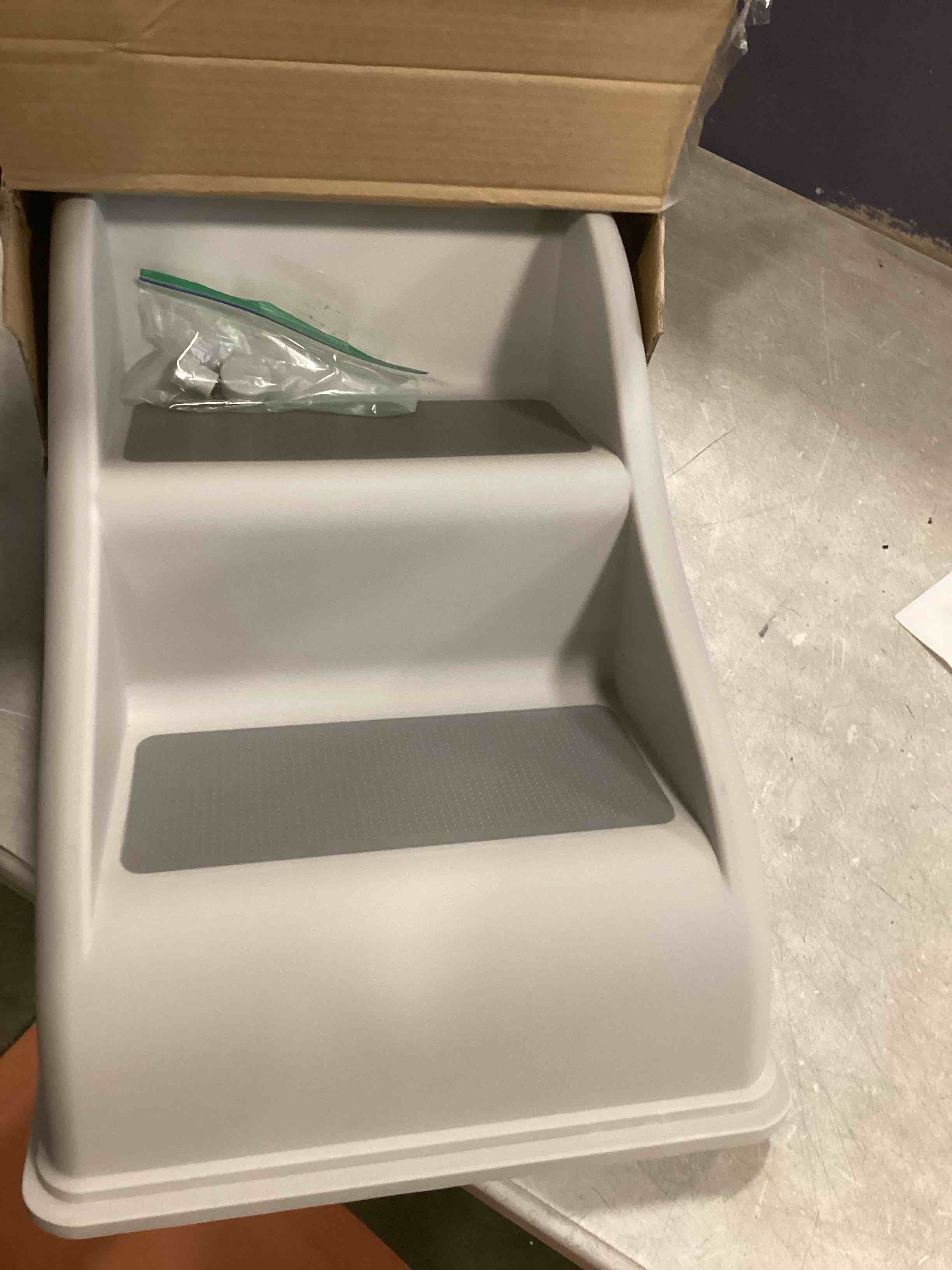 https://s3.amazonaws.com/lotting-images-prod/bidfta/PPE2091632_1741181264997.jpeg