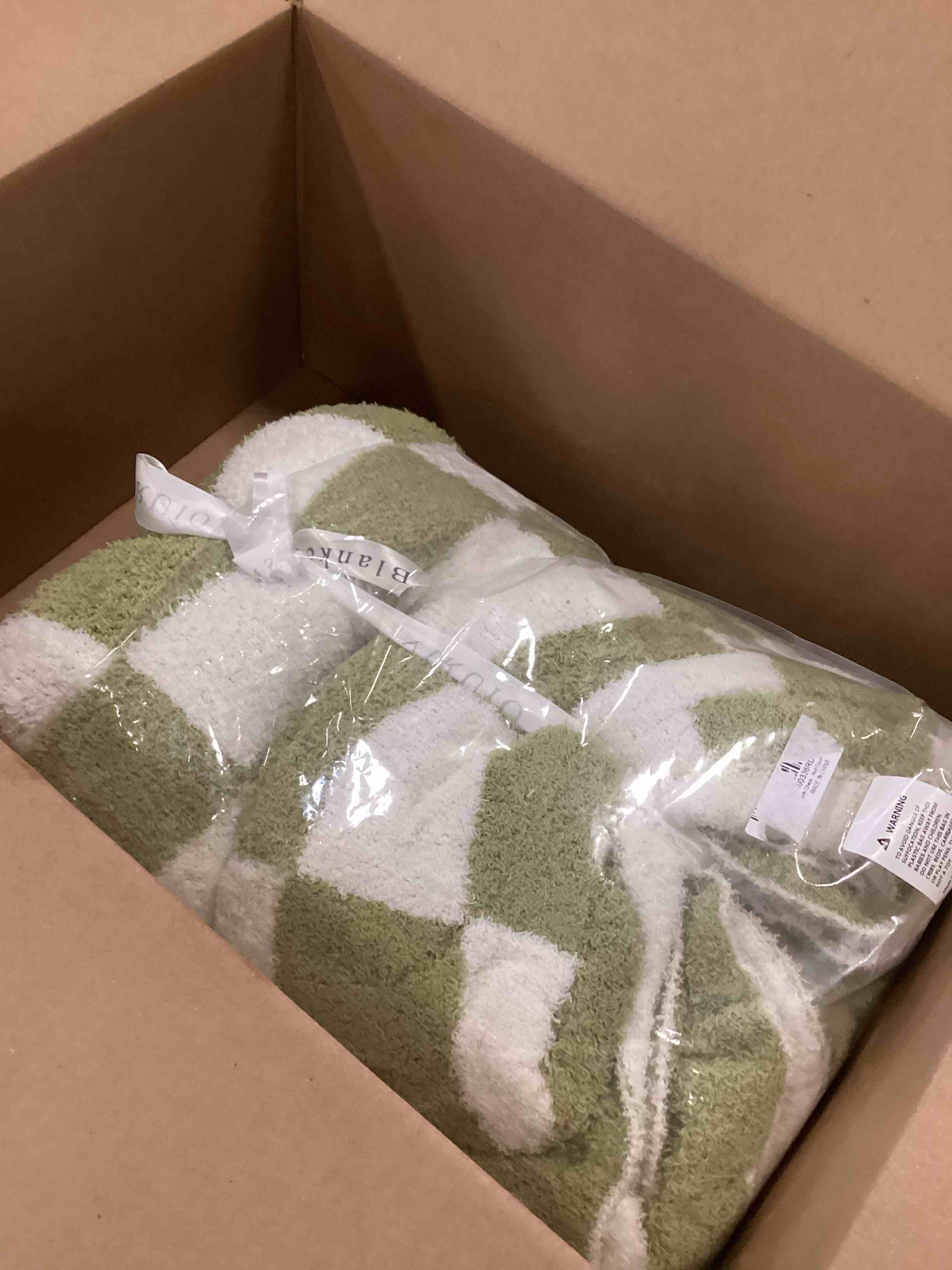 https://s3.amazonaws.com/lotting-images-prod/bidfta/PPE2091979_1741280526620.jpeg