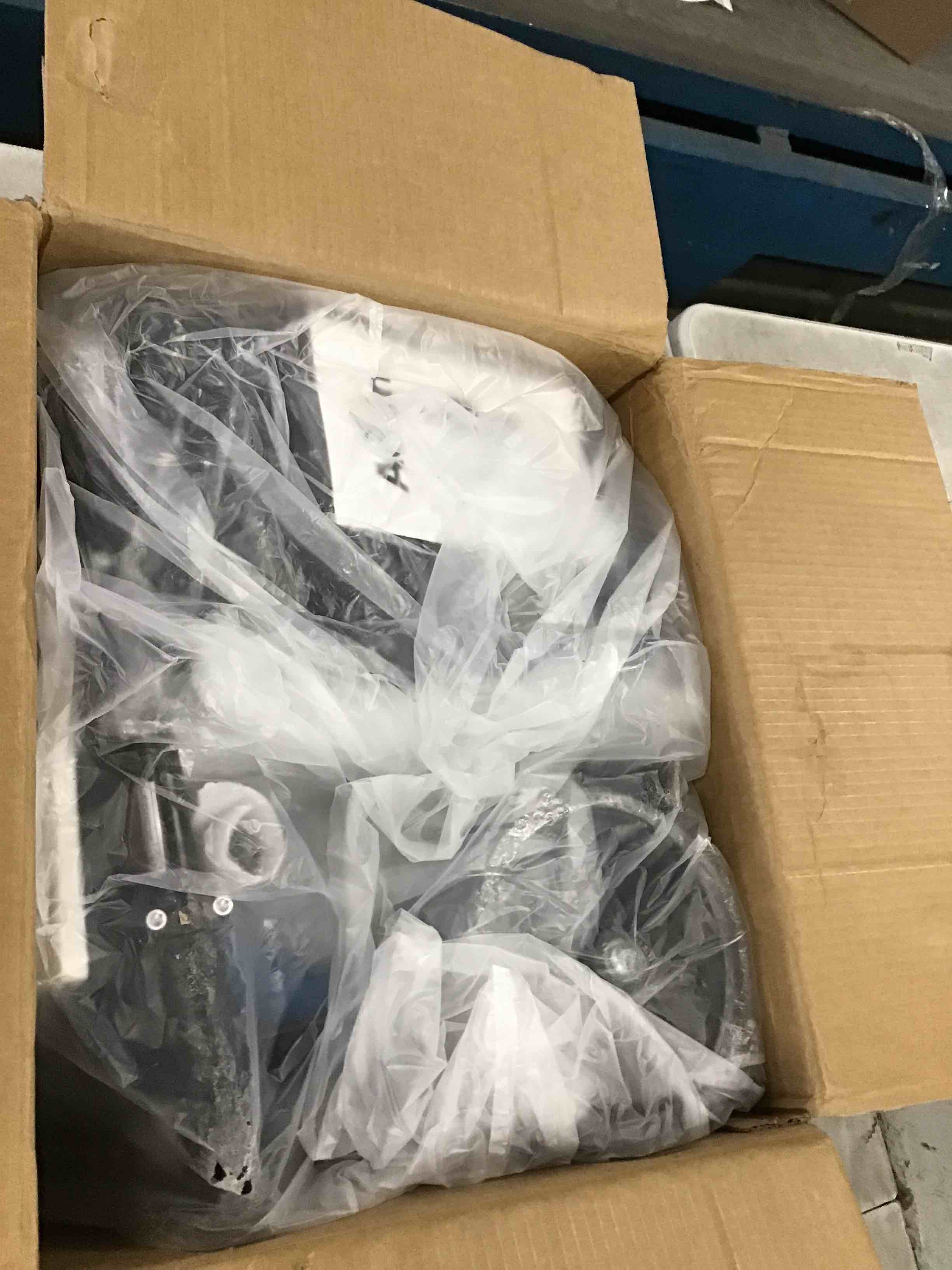 https://s3.amazonaws.com/lotting-images-prod/bidfta/PPE2092709_1741019854683.jpeg