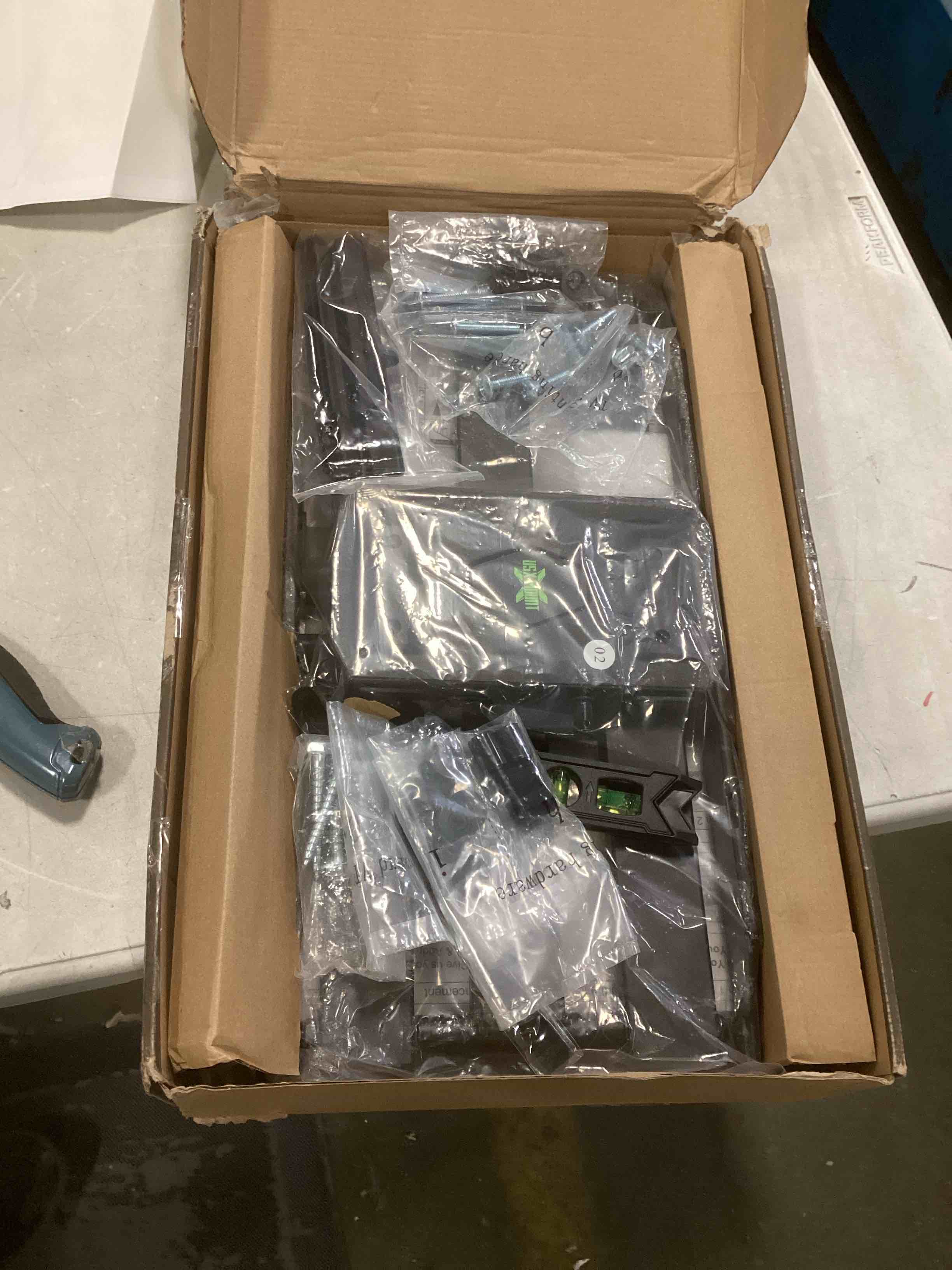 https://s3.amazonaws.com/lotting-images-prod/bidfta/PPE2092951_1741108814158.jpeg